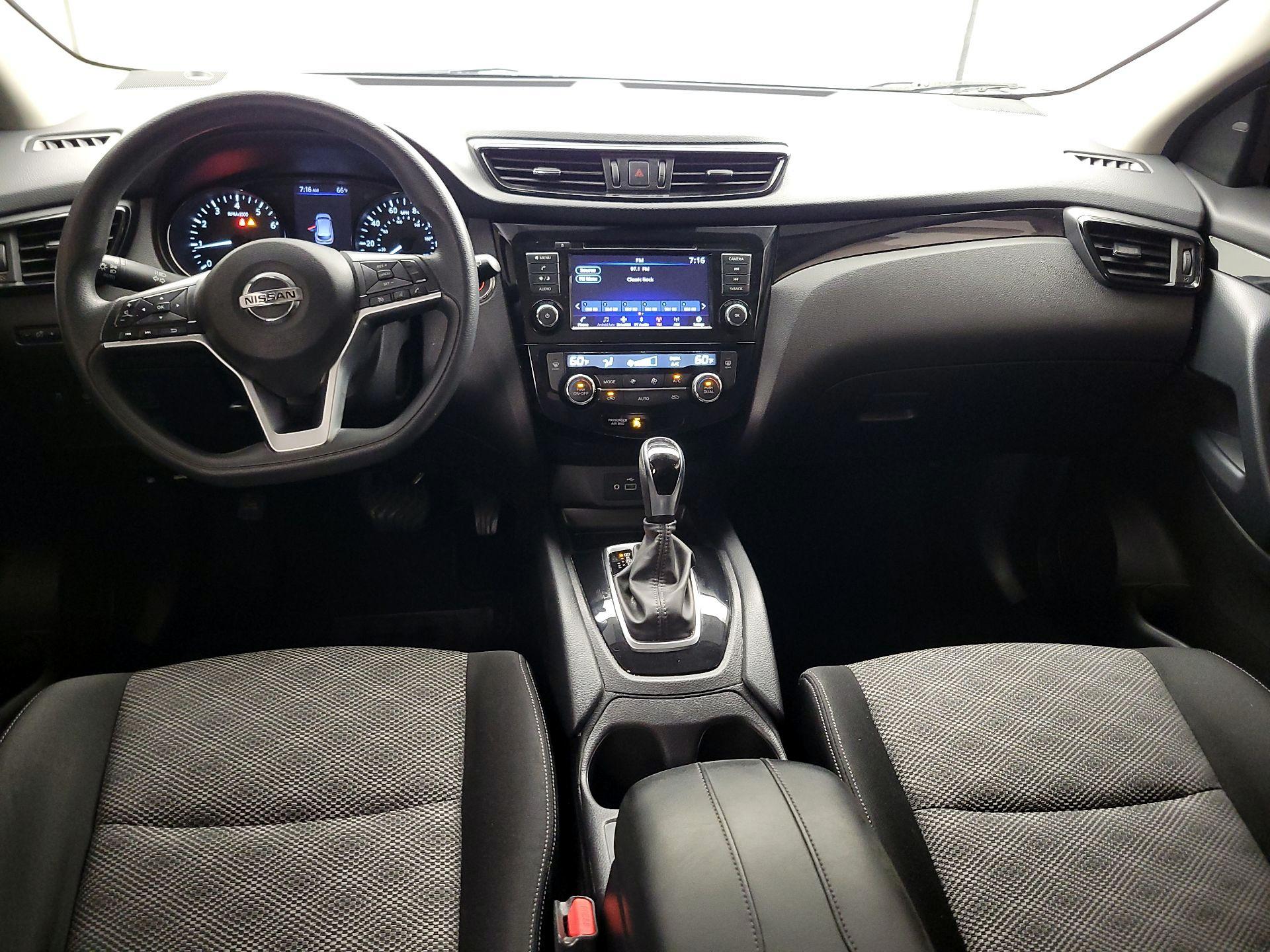 Thumbnail: 2020 Nissan Rogue Sport - 9