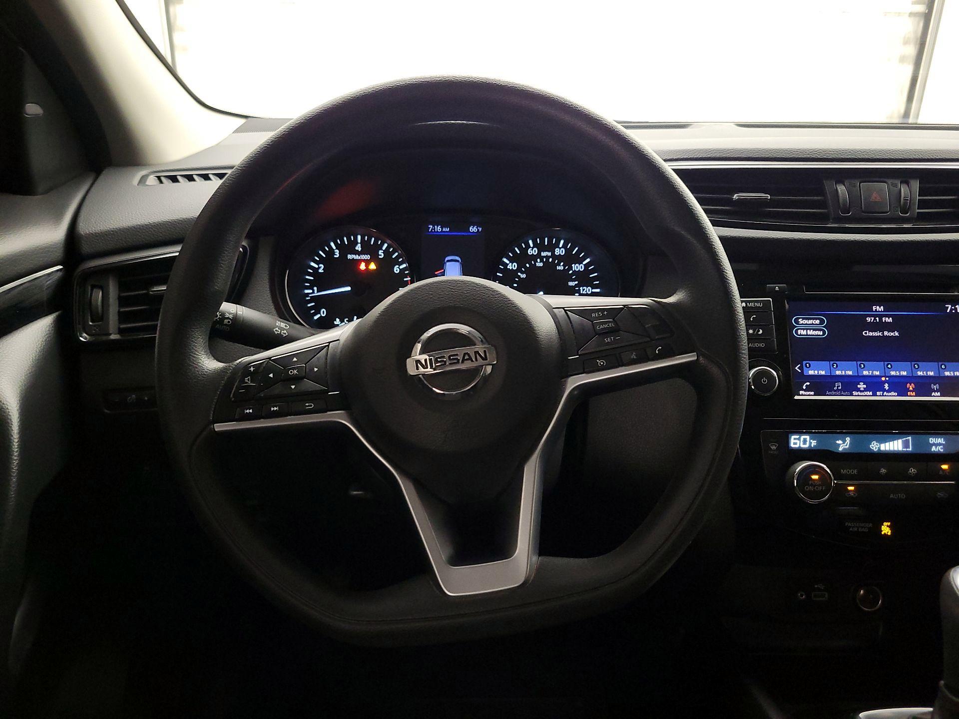 Thumbnail: 2020 Nissan Rogue Sport - 10