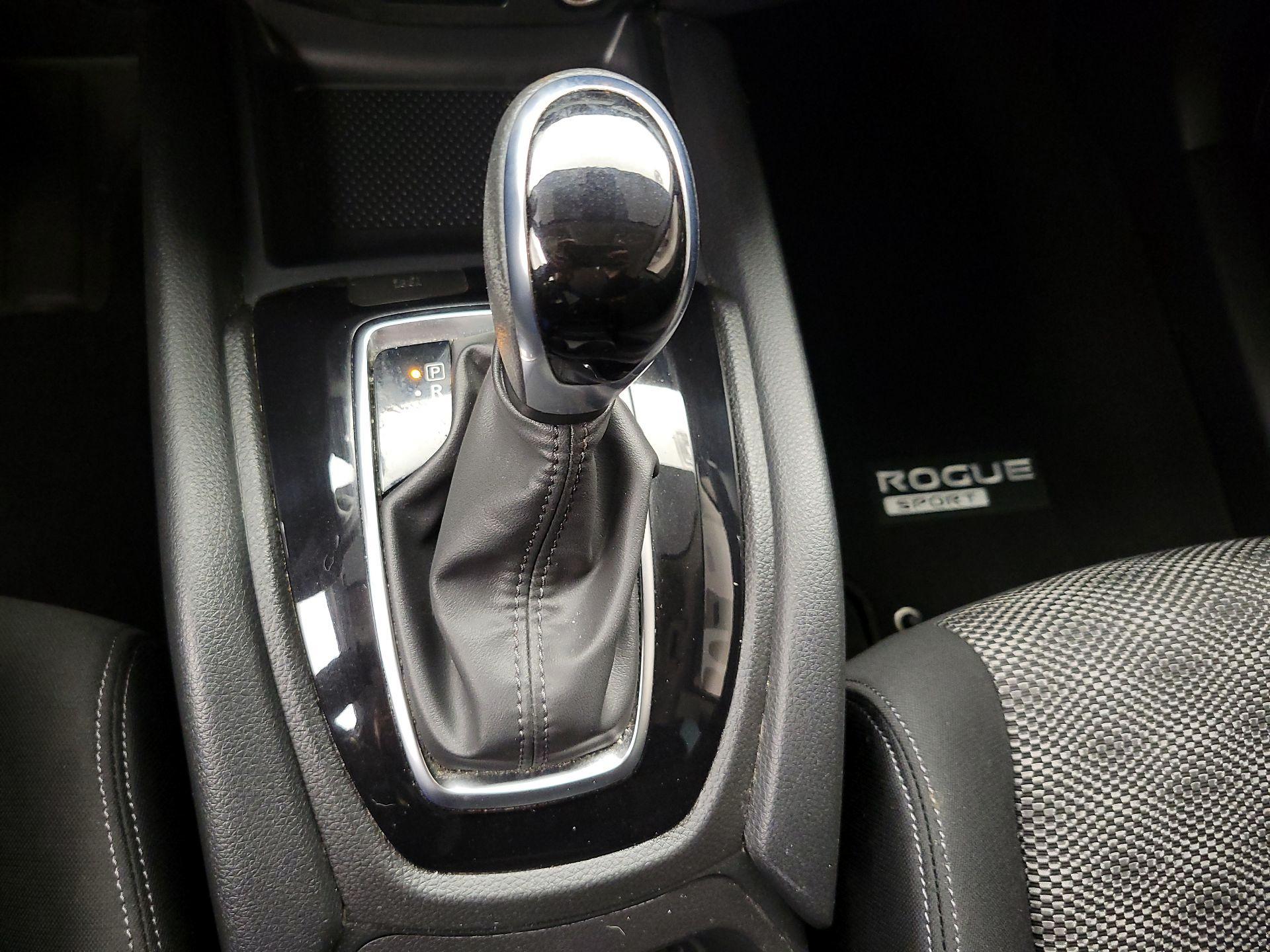 Thumbnail: 2020 Nissan Rogue Sport - 17