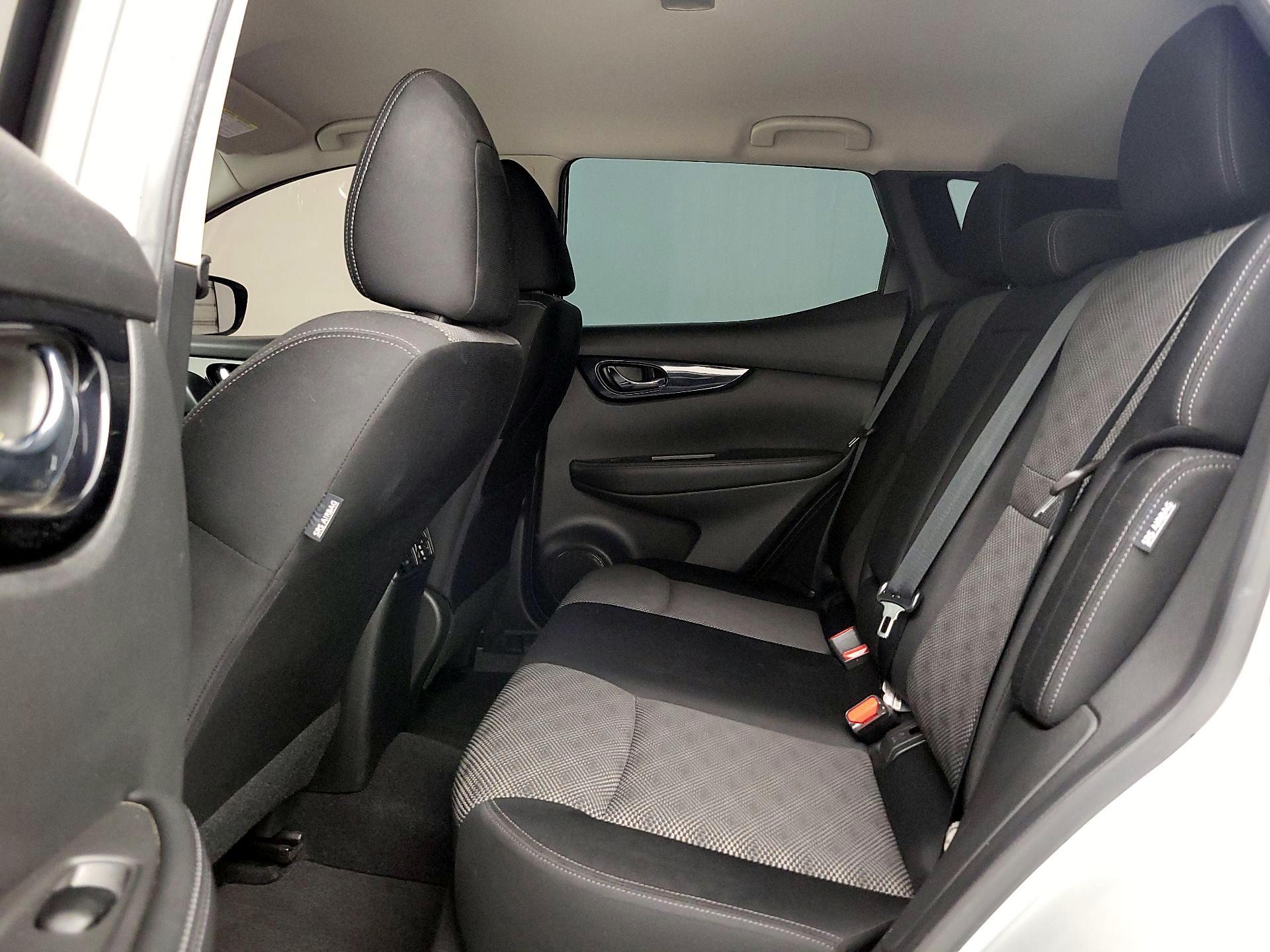 Thumbnail: 2020 Nissan Rogue Sport - 19
