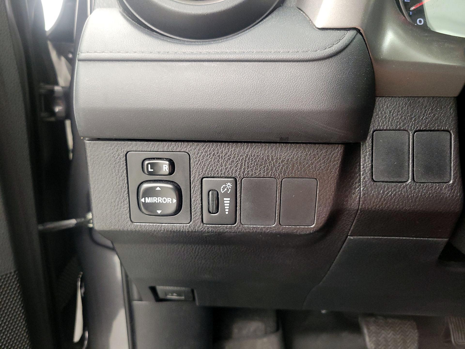Thumbnail: 2016 Toyota RAV4 - 13