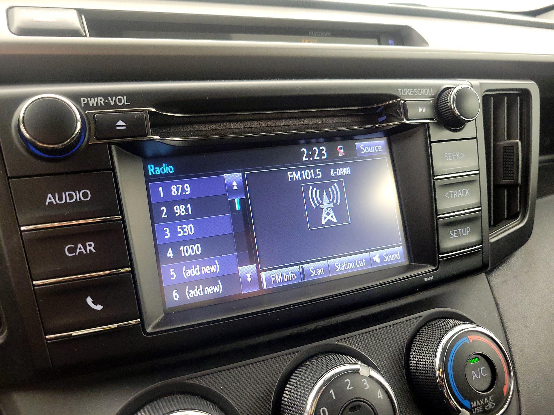 Thumbnail: 2016 Toyota RAV4 - 15