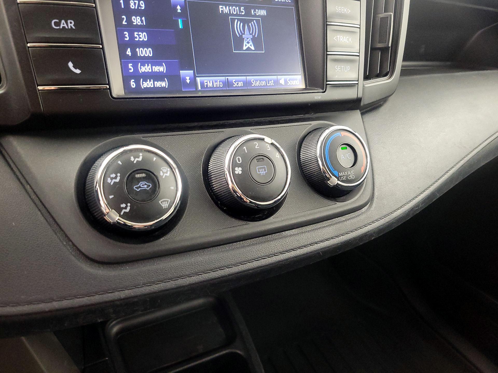 Thumbnail: 2016 Toyota RAV4 - 16