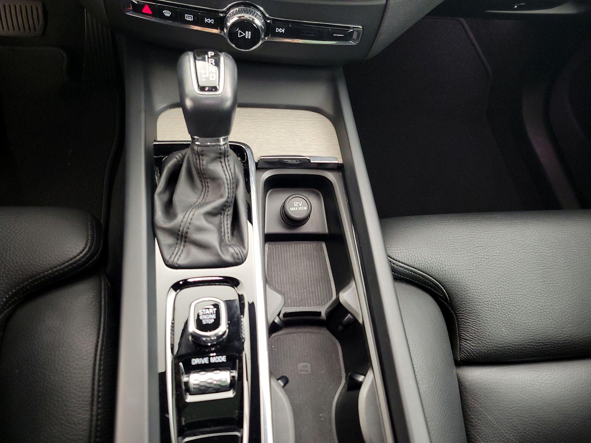 Thumbnail: 2019 Volvo XC60 - 18