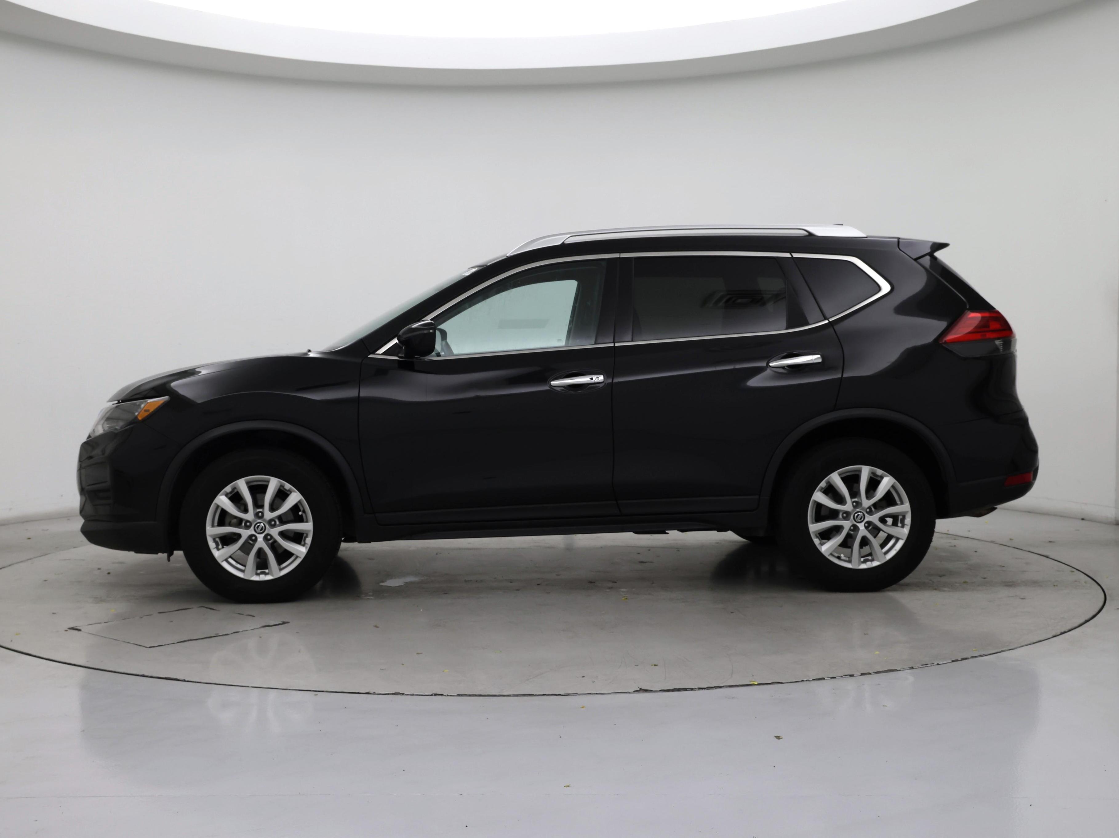 Thumbnail: 2017 Nissan Rogue - 3