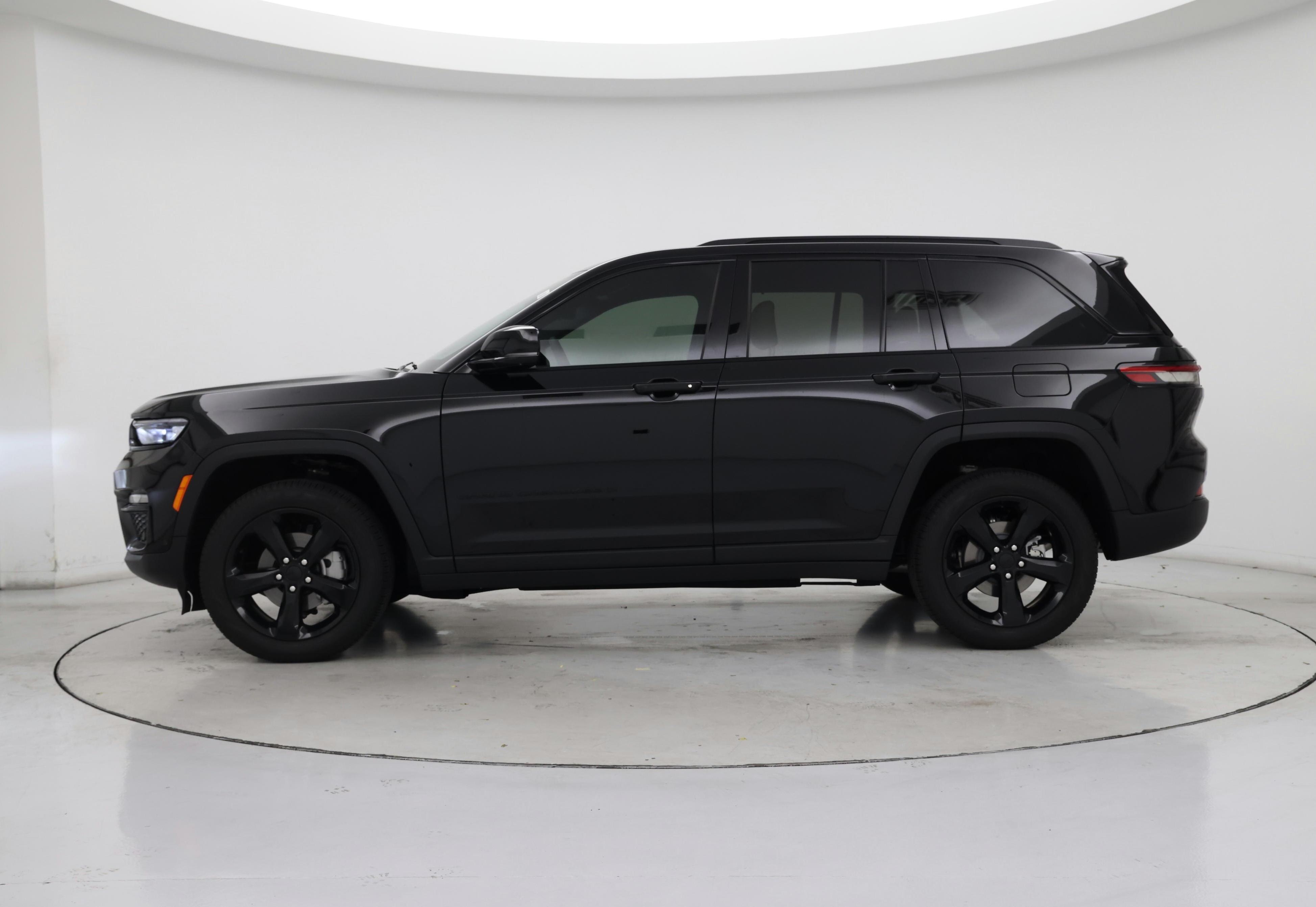 Thumbnail: 2025 Jeep Grand Cherokee - 3