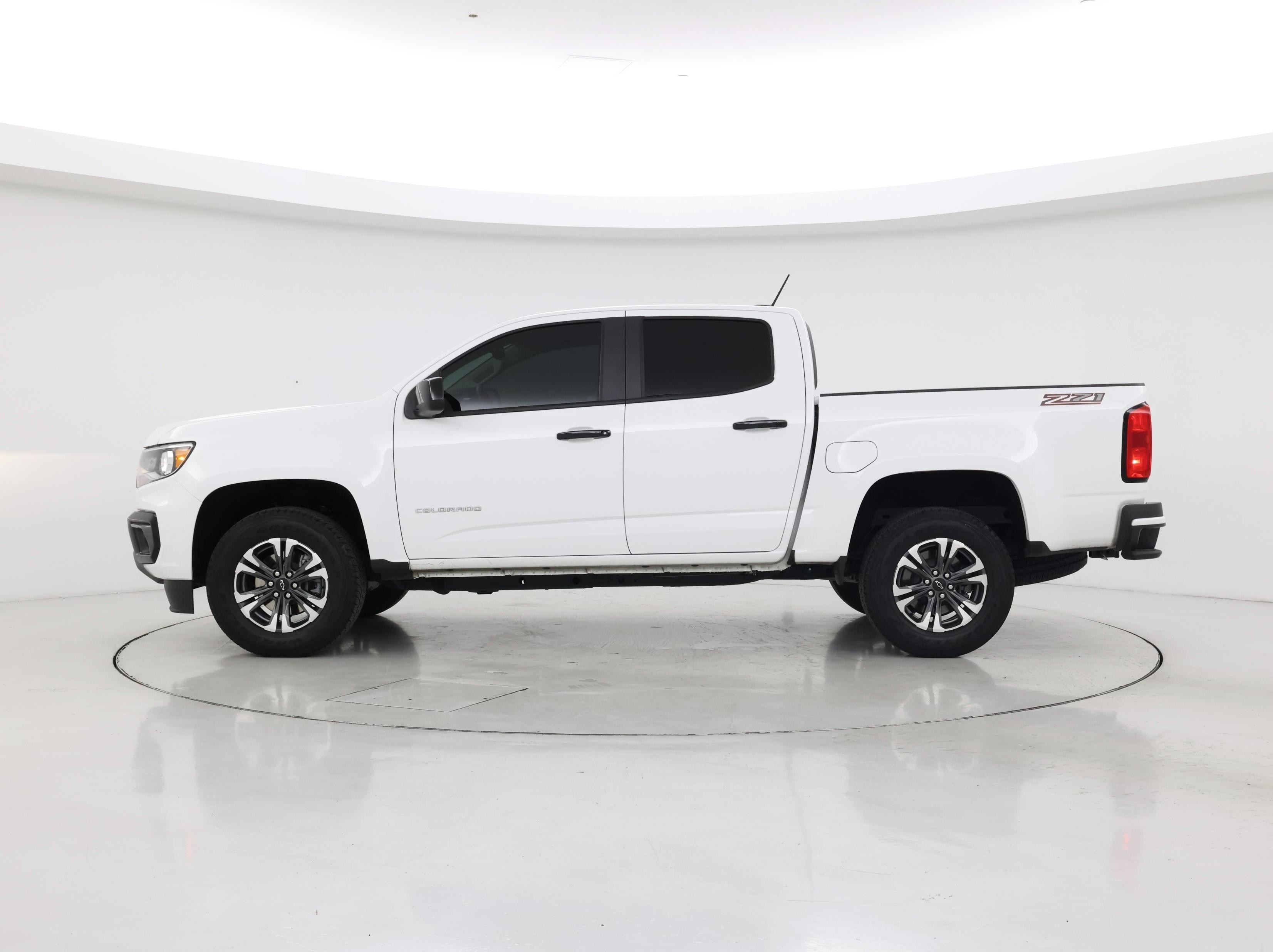 Thumbnail: 2022 Chevrolet Colorado - 3