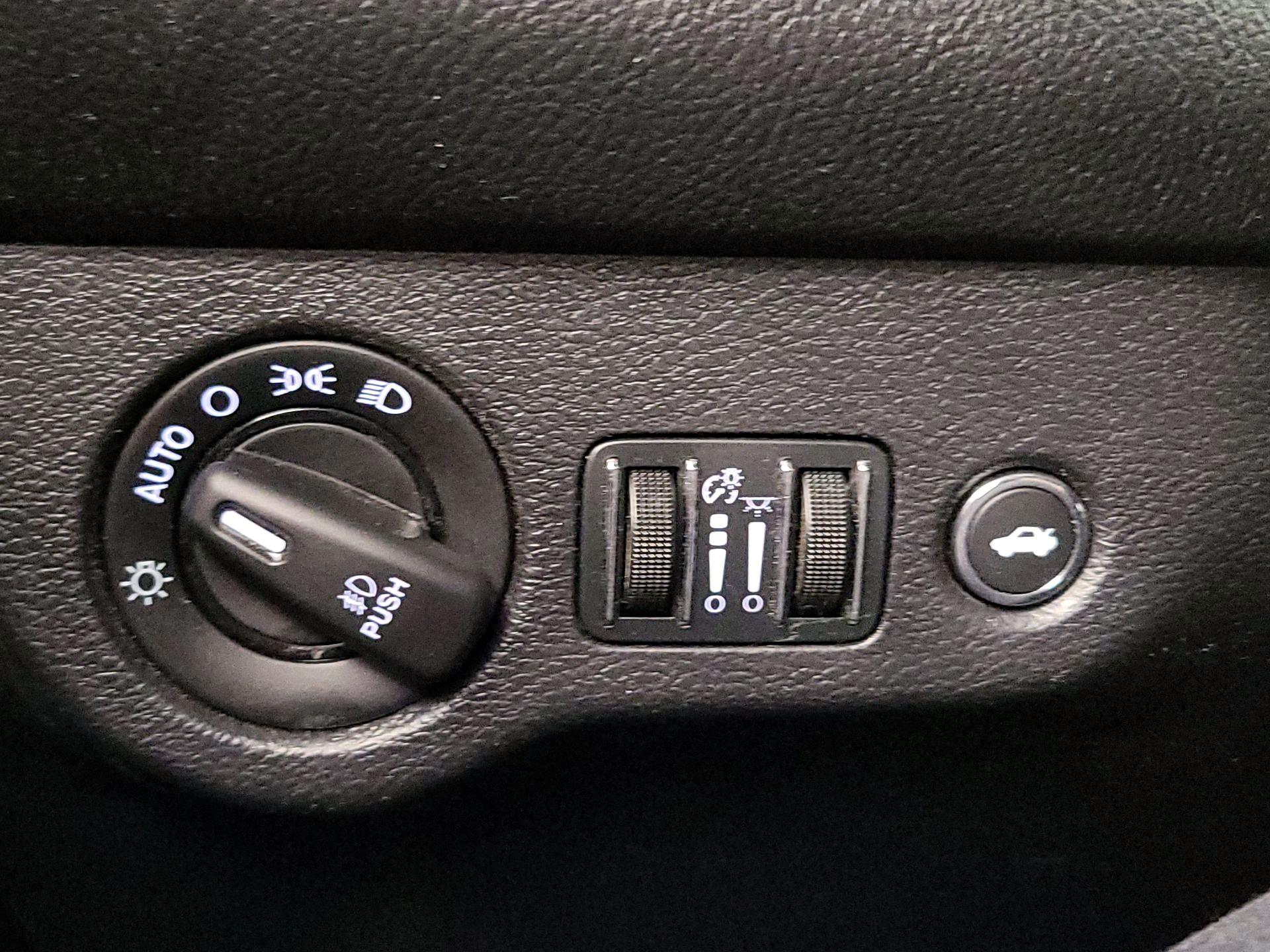 Thumbnail: 2015 Dodge Challenger - 13