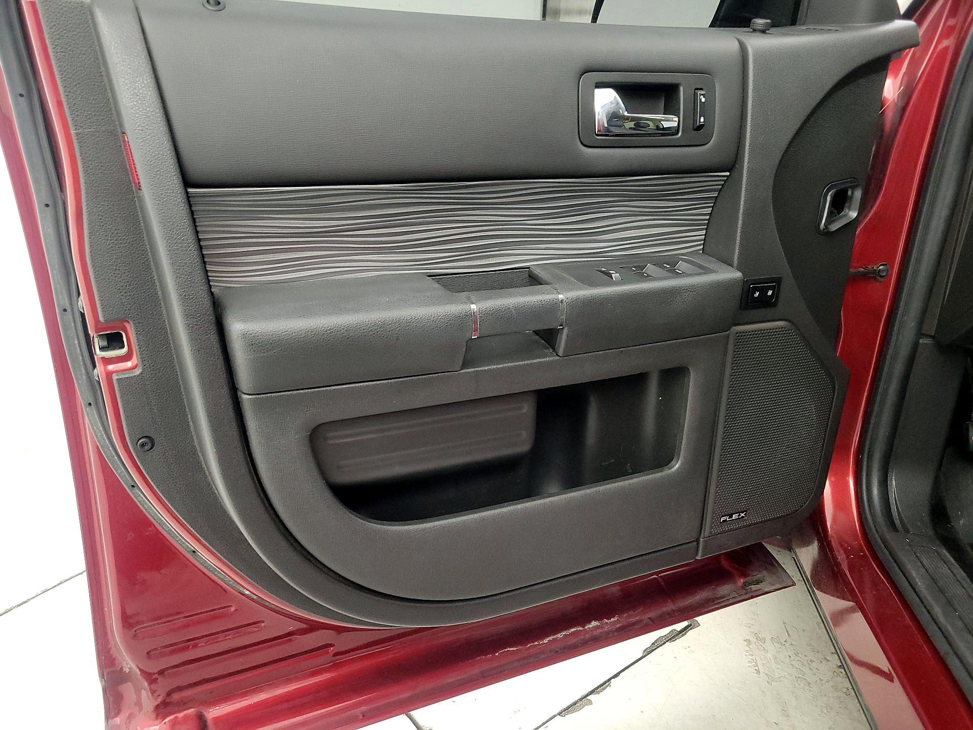 Thumbnail: 2016 Ford Flex - 12