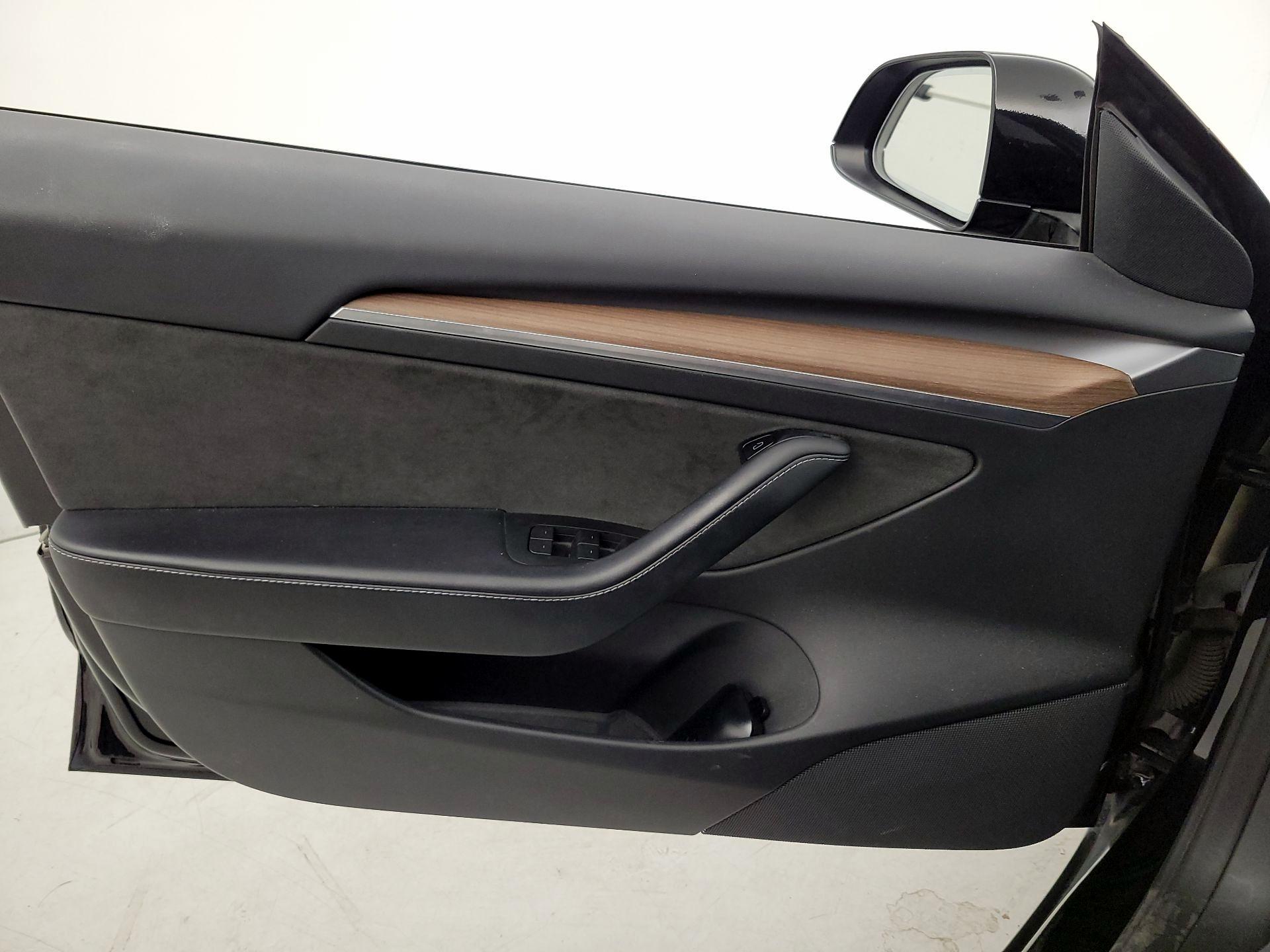 Thumbnail: 2022 Tesla Model 3 - 12