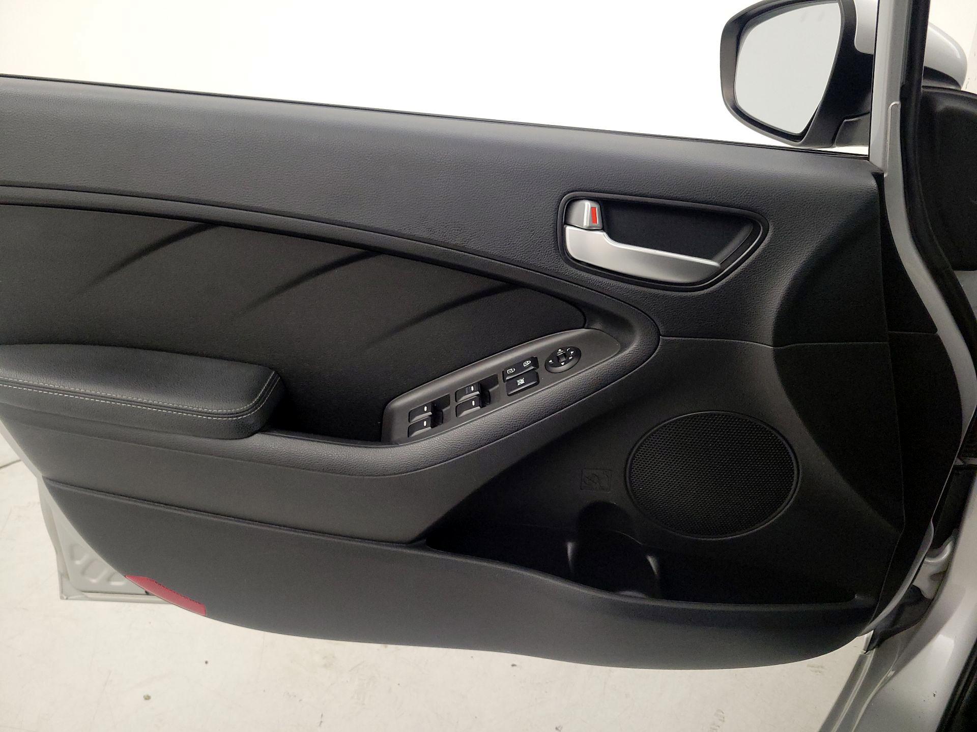 Thumbnail: 2017 Kia Forte - 12