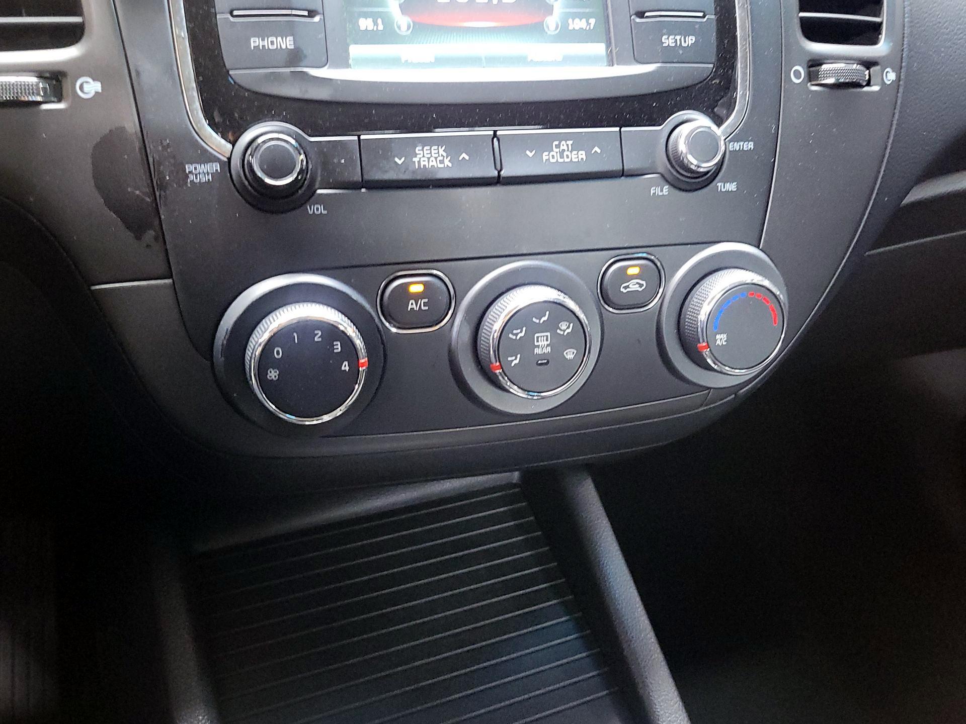 Thumbnail: 2017 Kia Forte - 16
