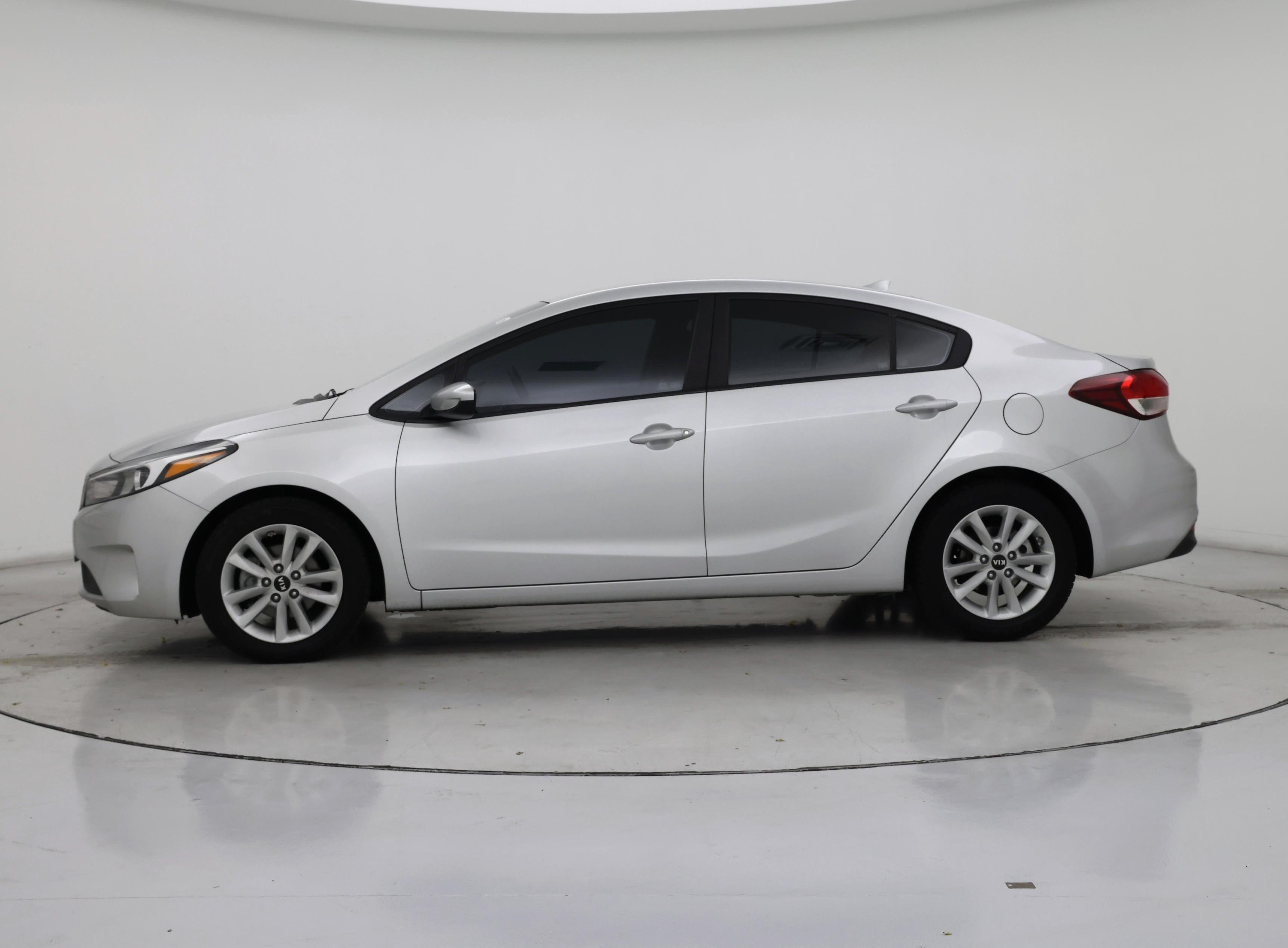 Thumbnail: 2017 Kia Forte - 3