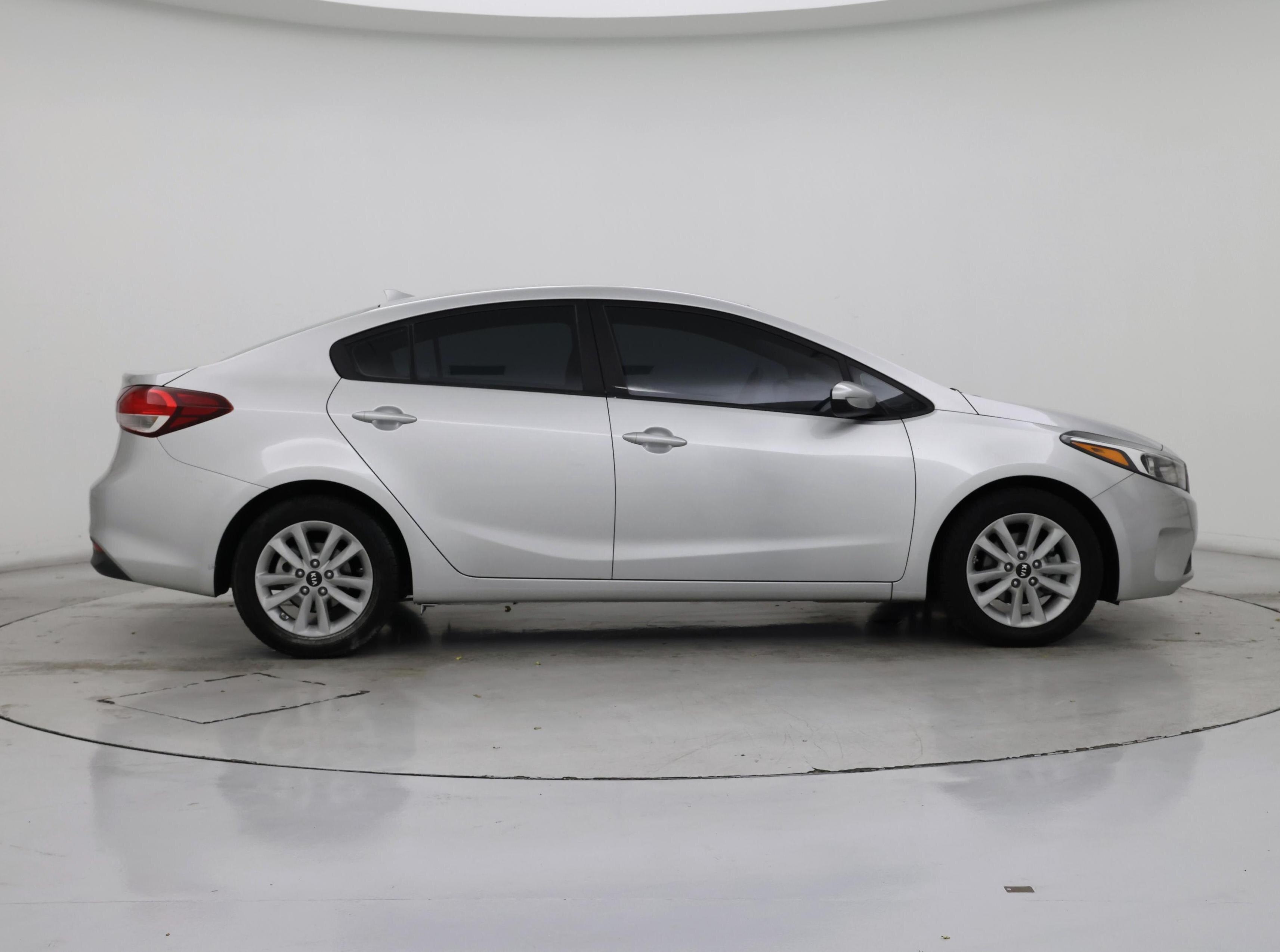 Thumbnail: 2017 Kia Forte - 7