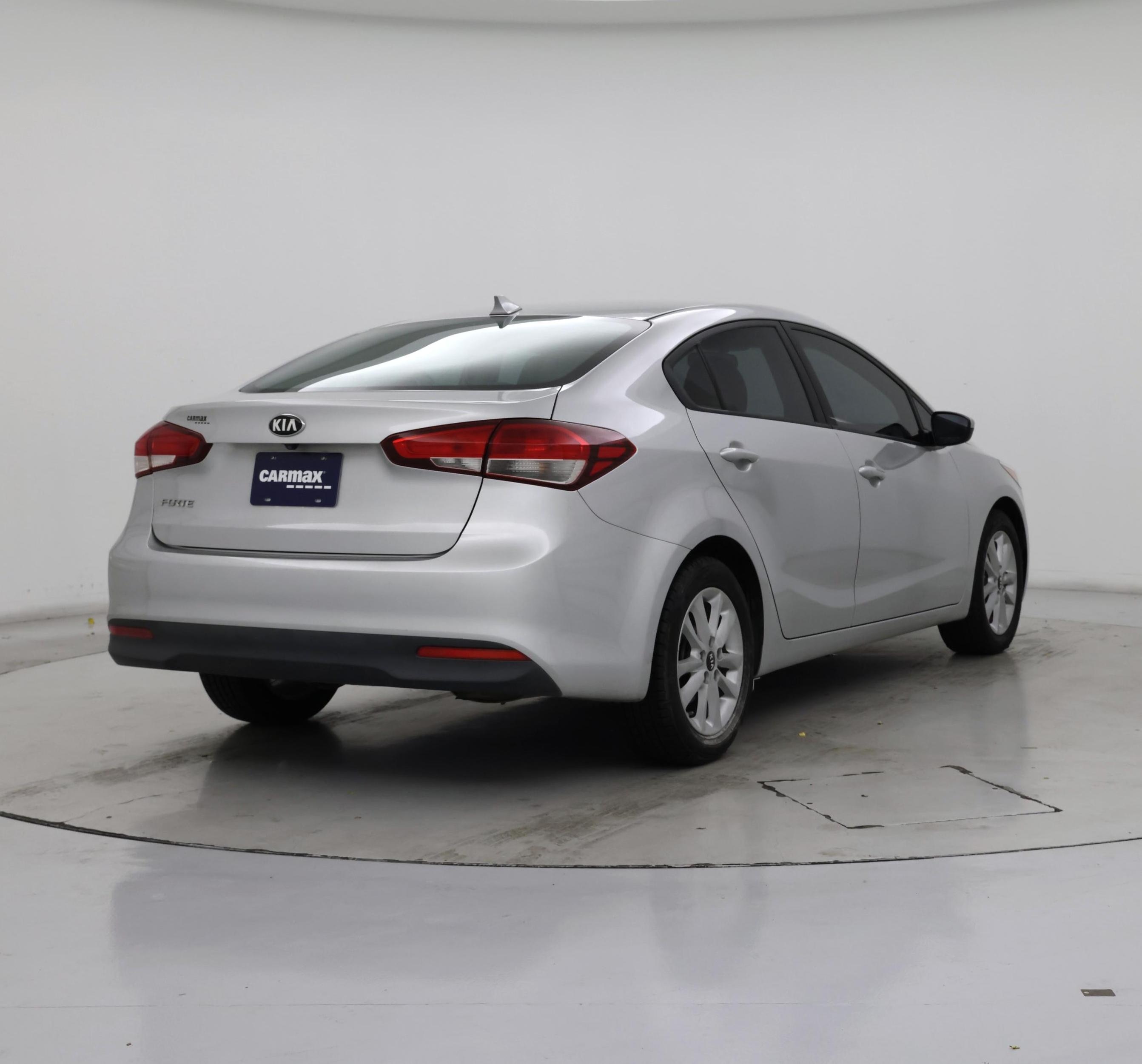 Thumbnail: 2017 Kia Forte - 8