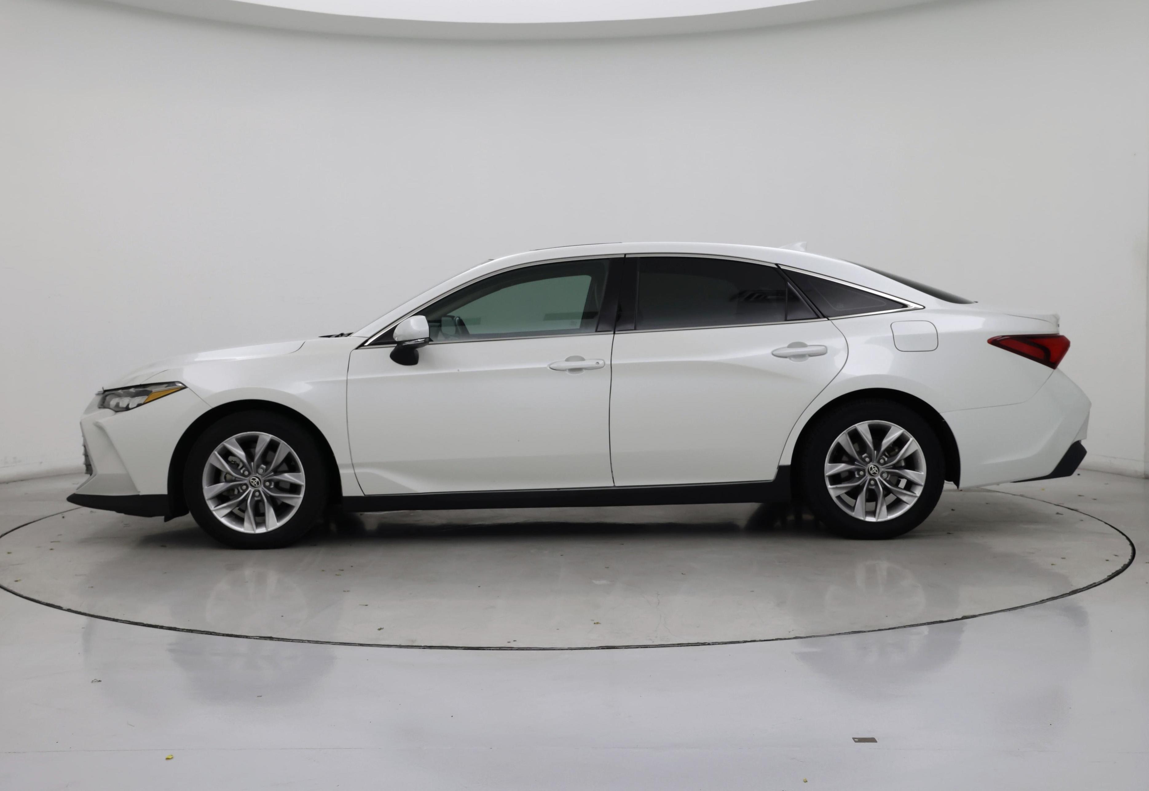 Thumbnail: 2020 Toyota Avalon - 3
