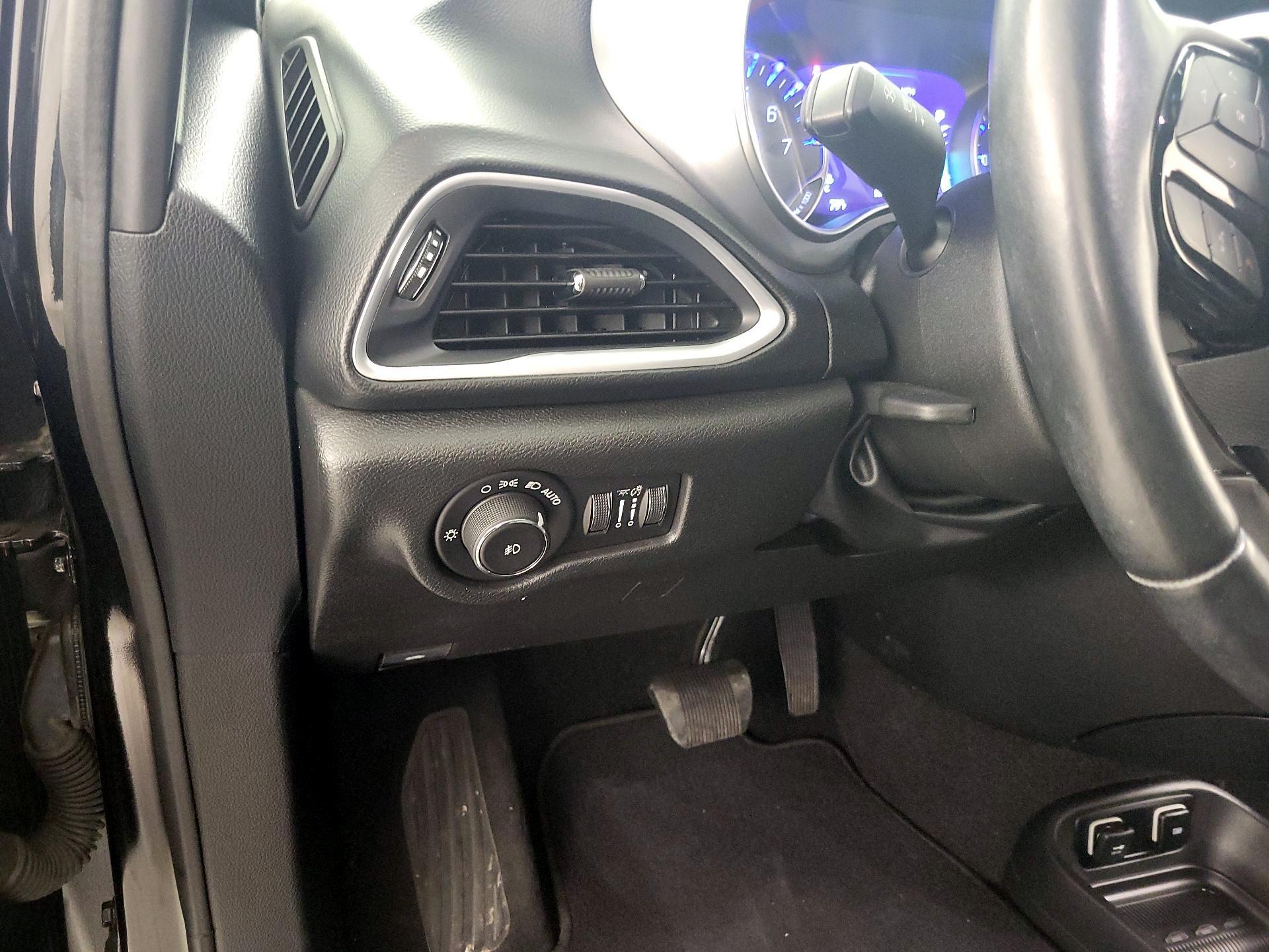 Thumbnail: 2018 Chrysler Pacifica - 13