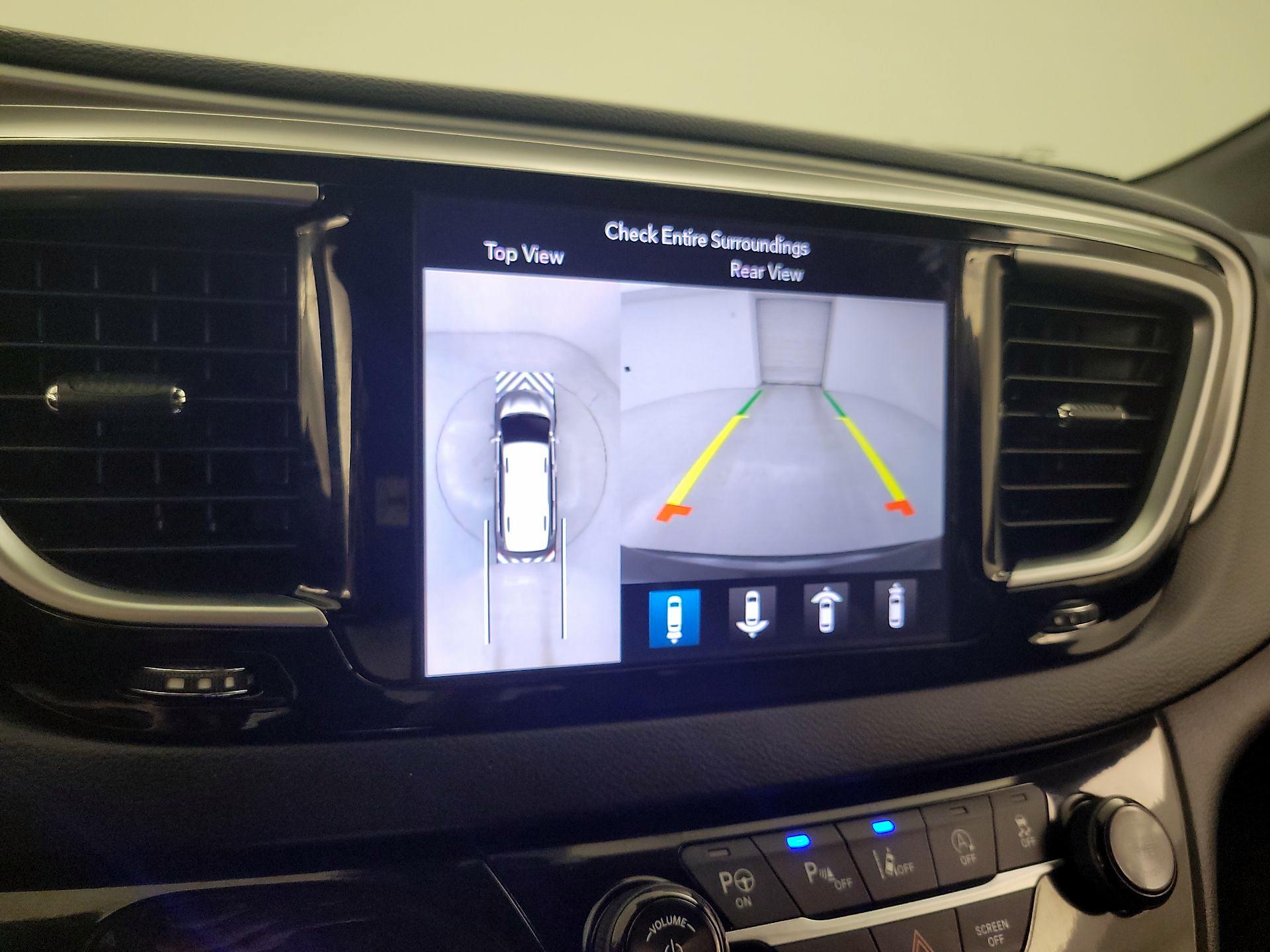 Thumbnail: 2018 Chrysler Pacifica - 15