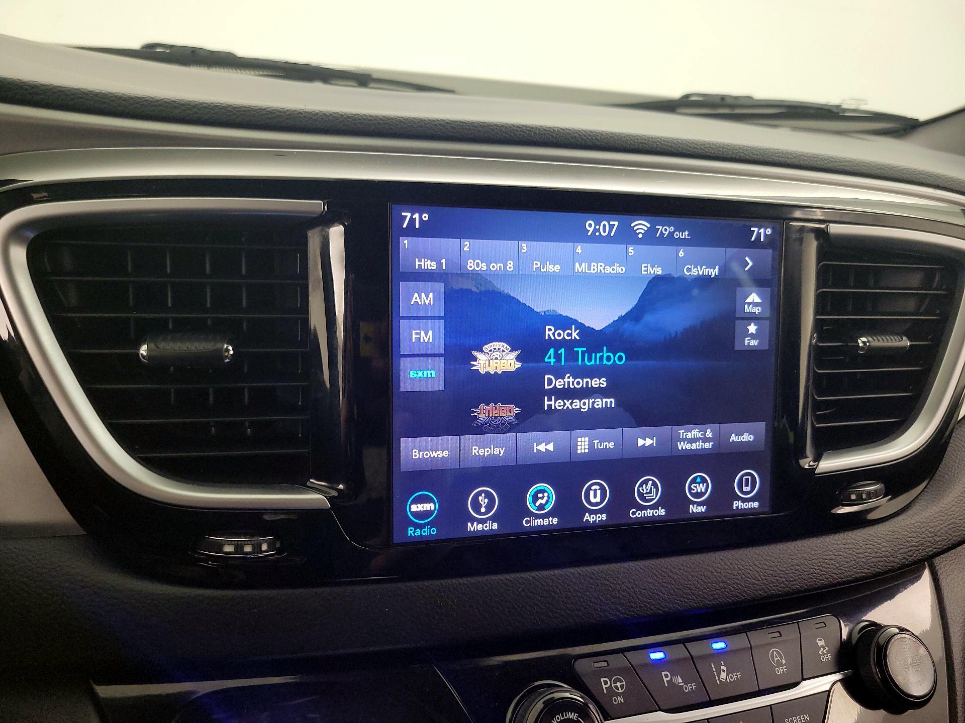 Thumbnail: 2018 Chrysler Pacifica - 16