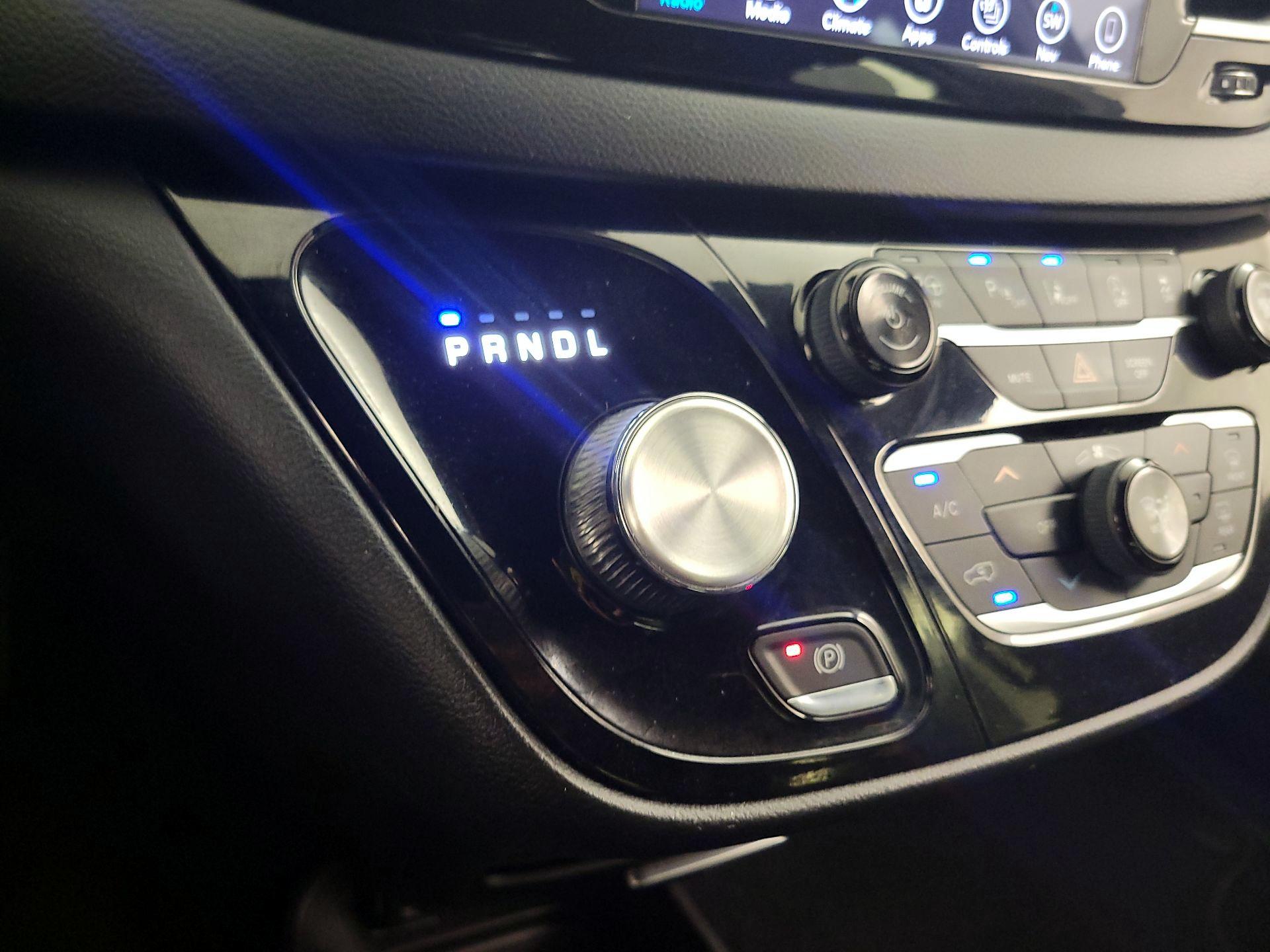 Thumbnail: 2018 Chrysler Pacifica - 18