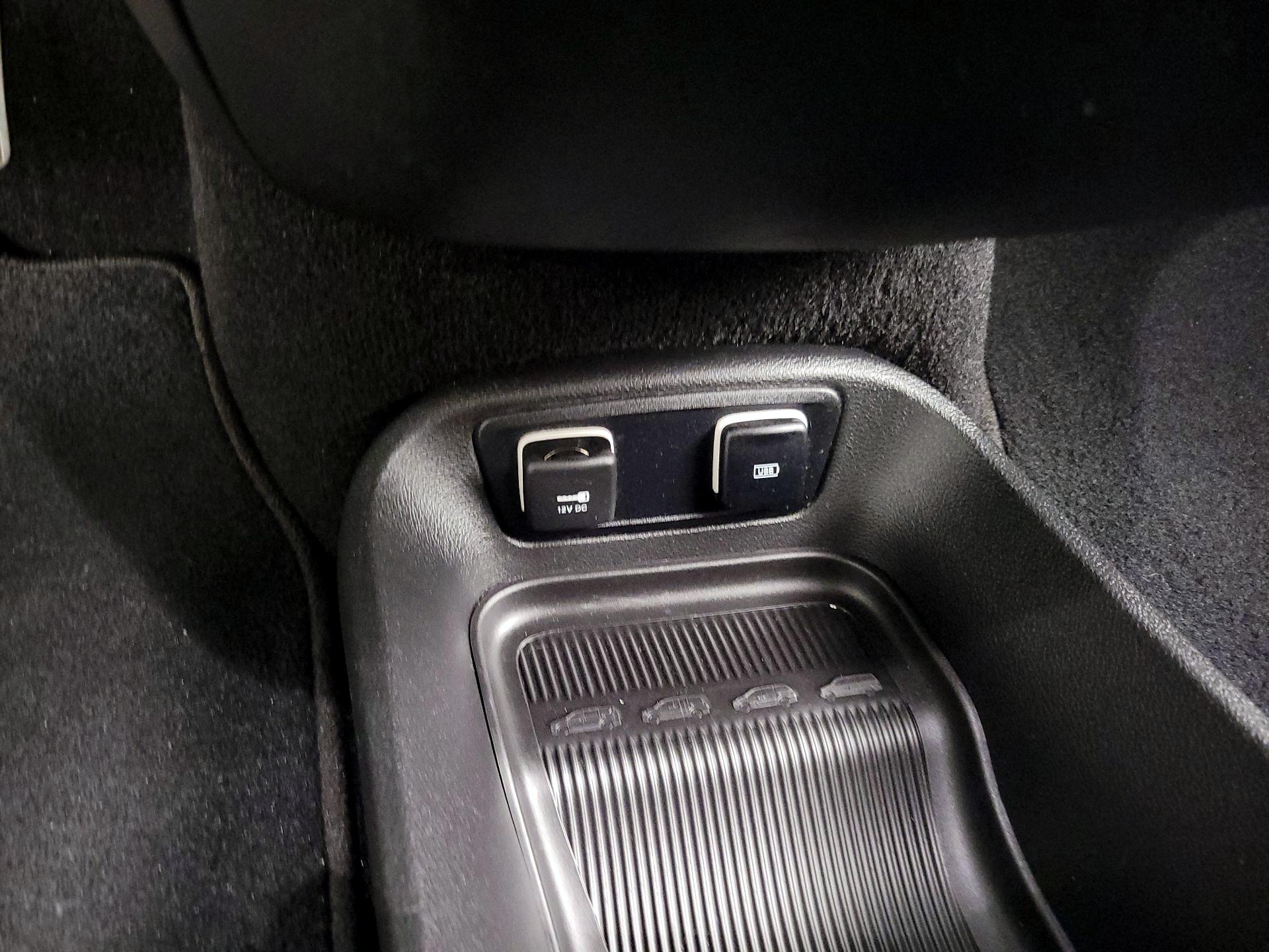 Thumbnail: 2018 Chrysler Pacifica - 19