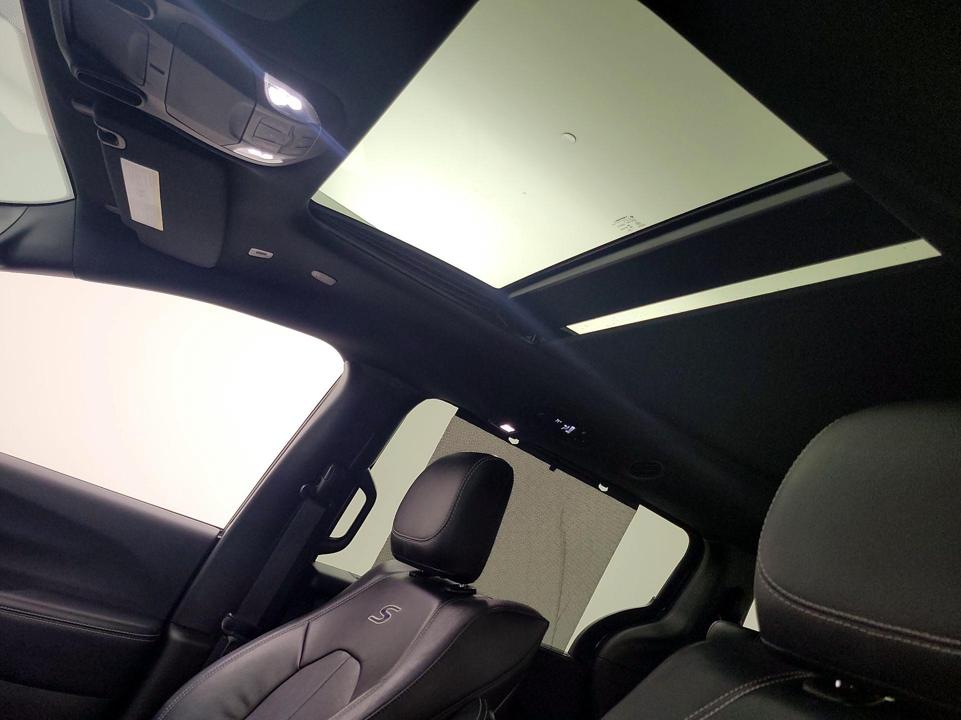 Thumbnail: 2018 Chrysler Pacifica - 20