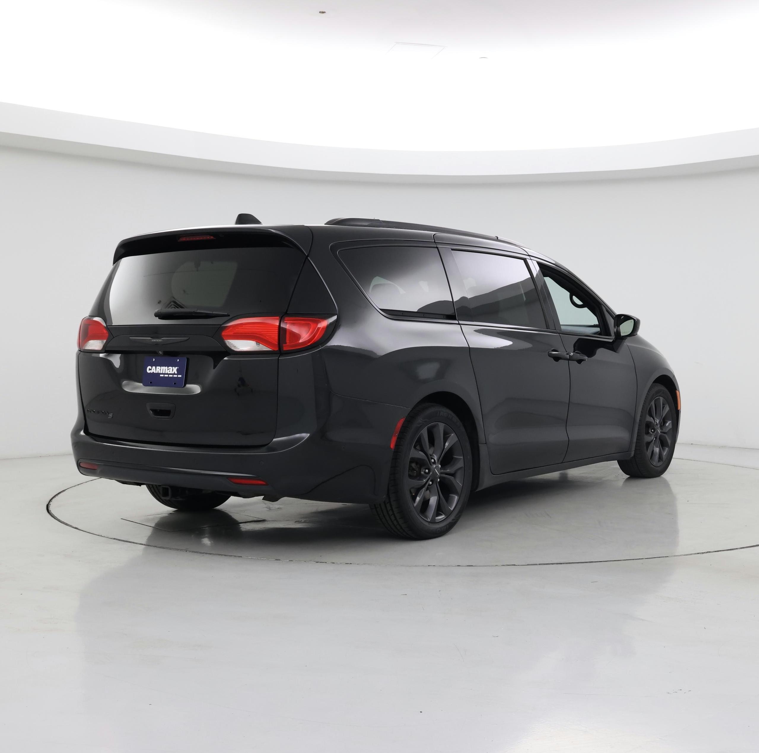 Thumbnail: 2018 Chrysler Pacifica - 8