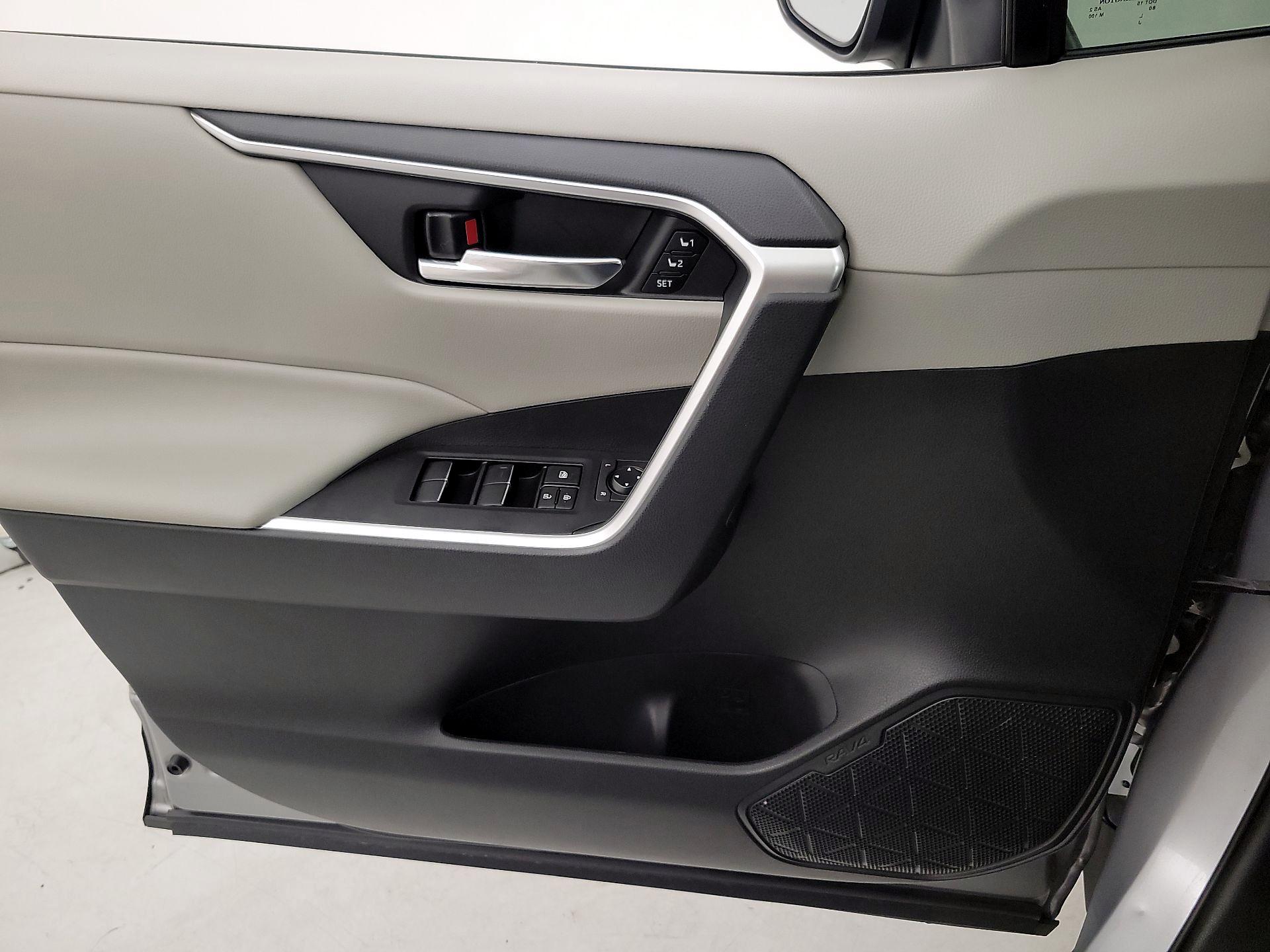 Thumbnail: 2021 Toyota RAV4 - 12