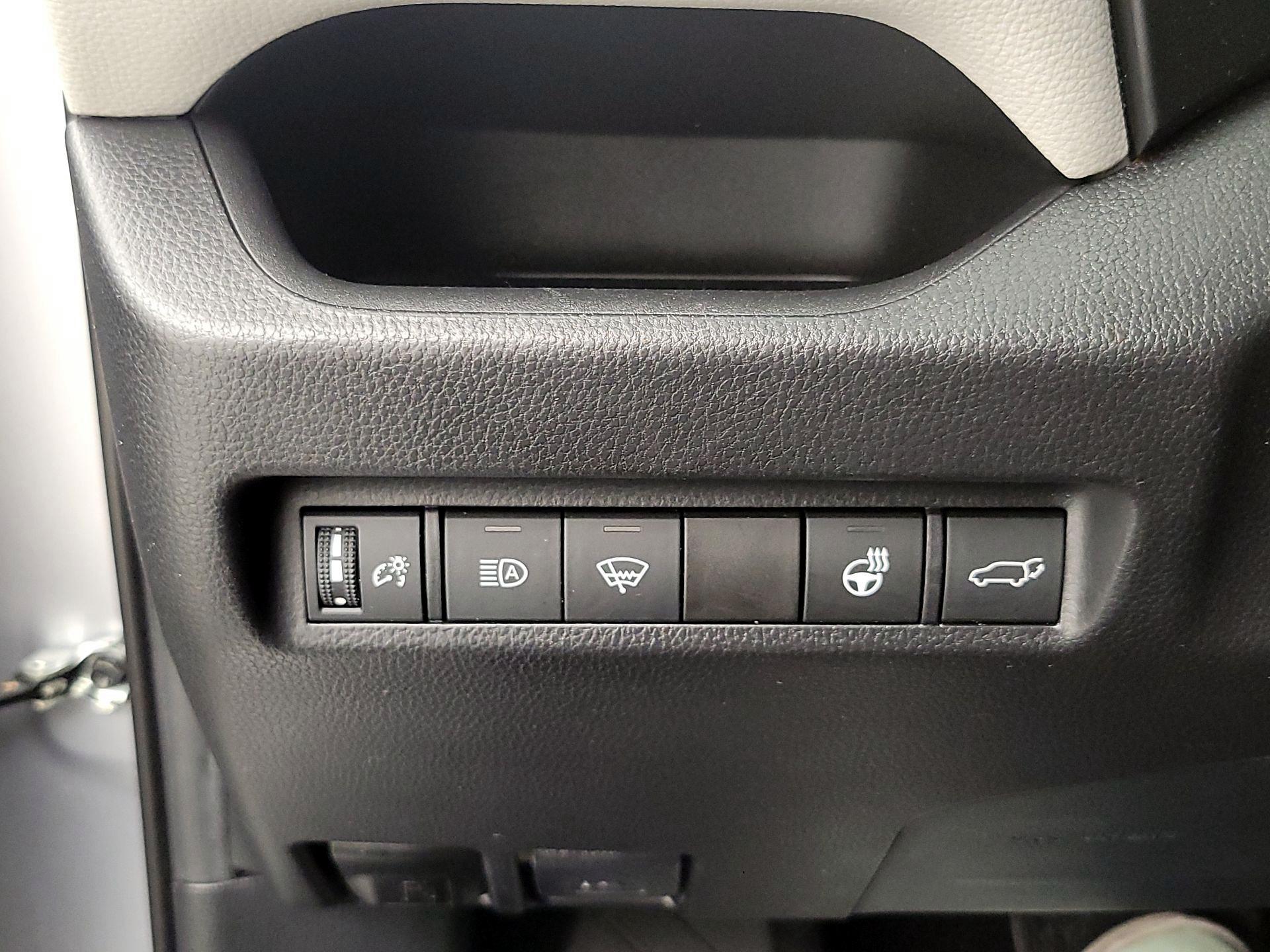 Thumbnail: 2021 Toyota RAV4 - 13