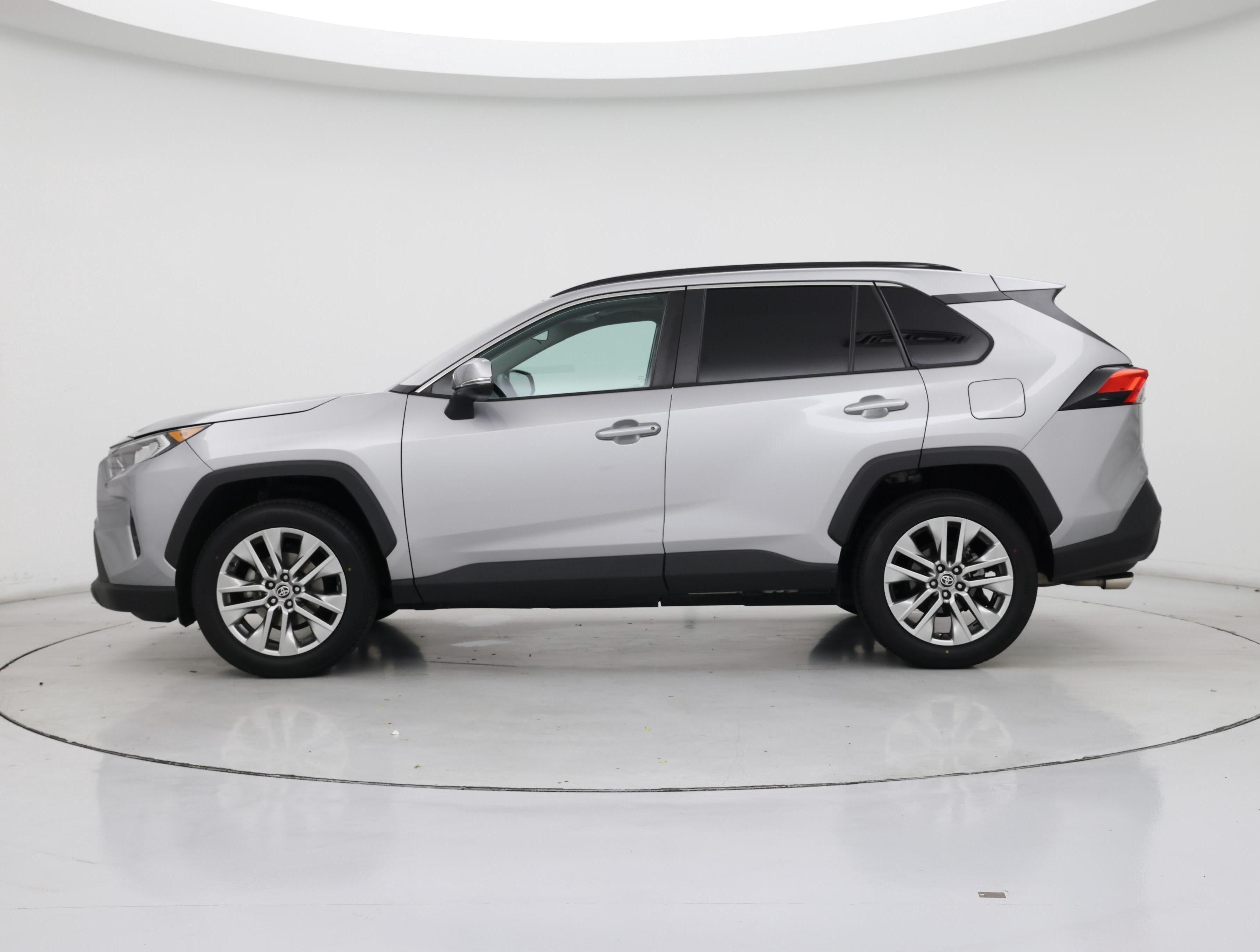 Thumbnail: 2021 Toyota RAV4 - 3