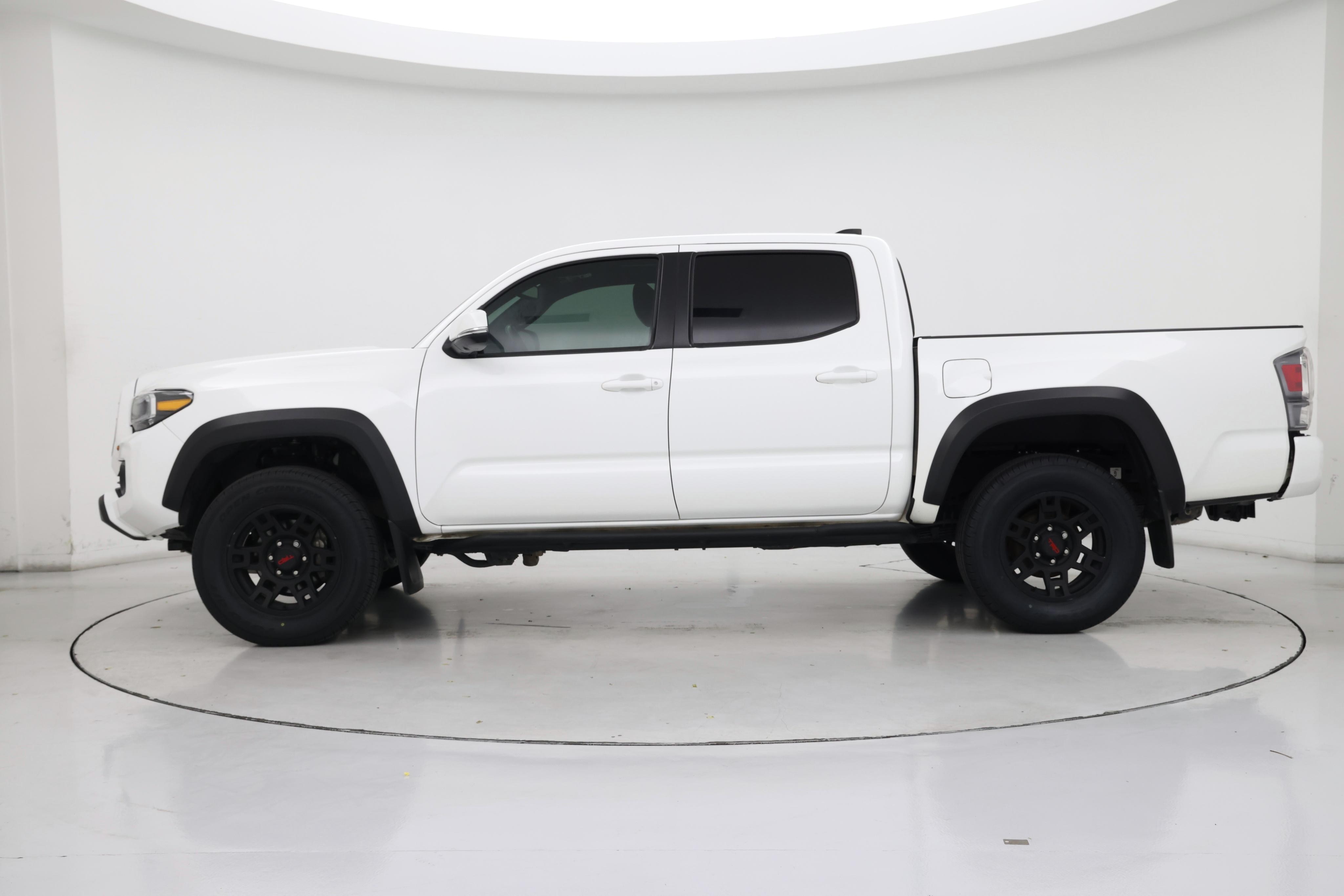 Thumbnail: 2022 Toyota Tacoma - 3