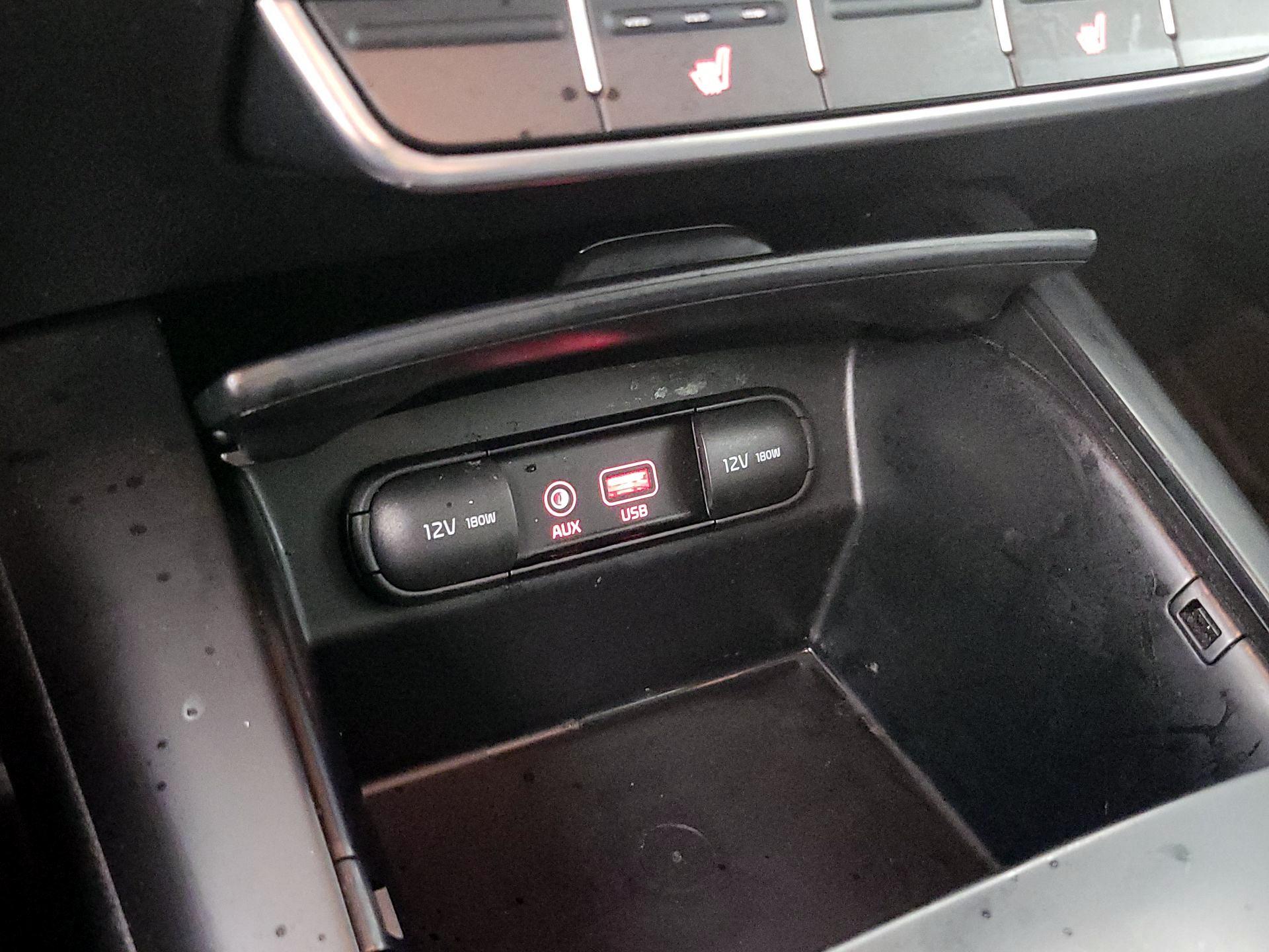 Thumbnail: 2019 Kia Sorento - 18