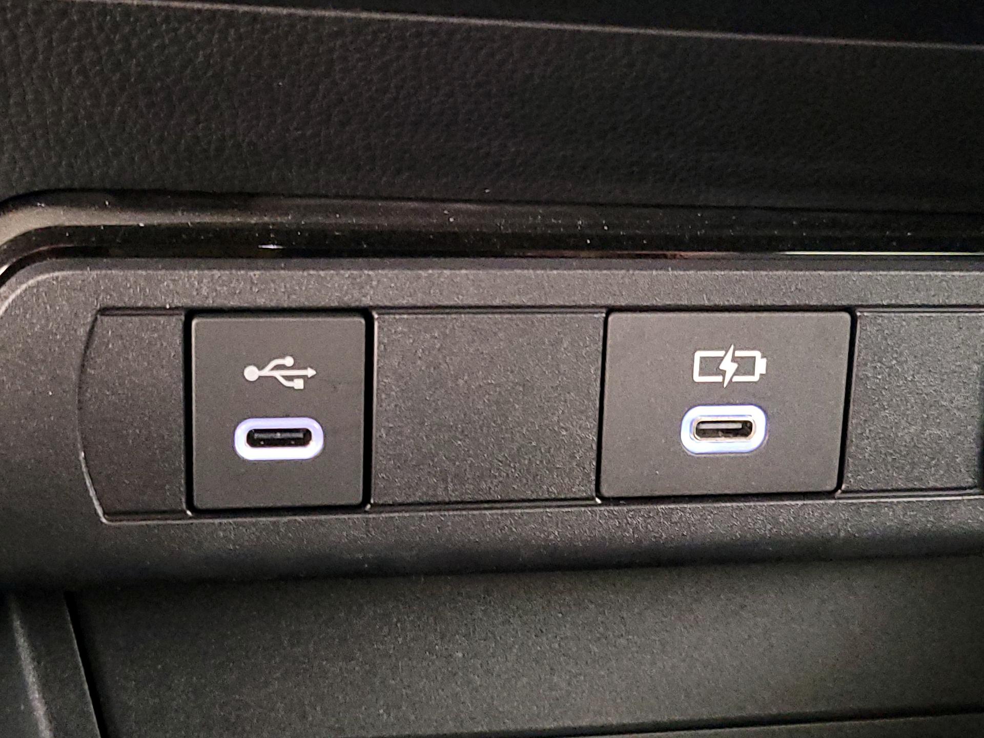 Thumbnail: 2023 Toyota Prius - 19