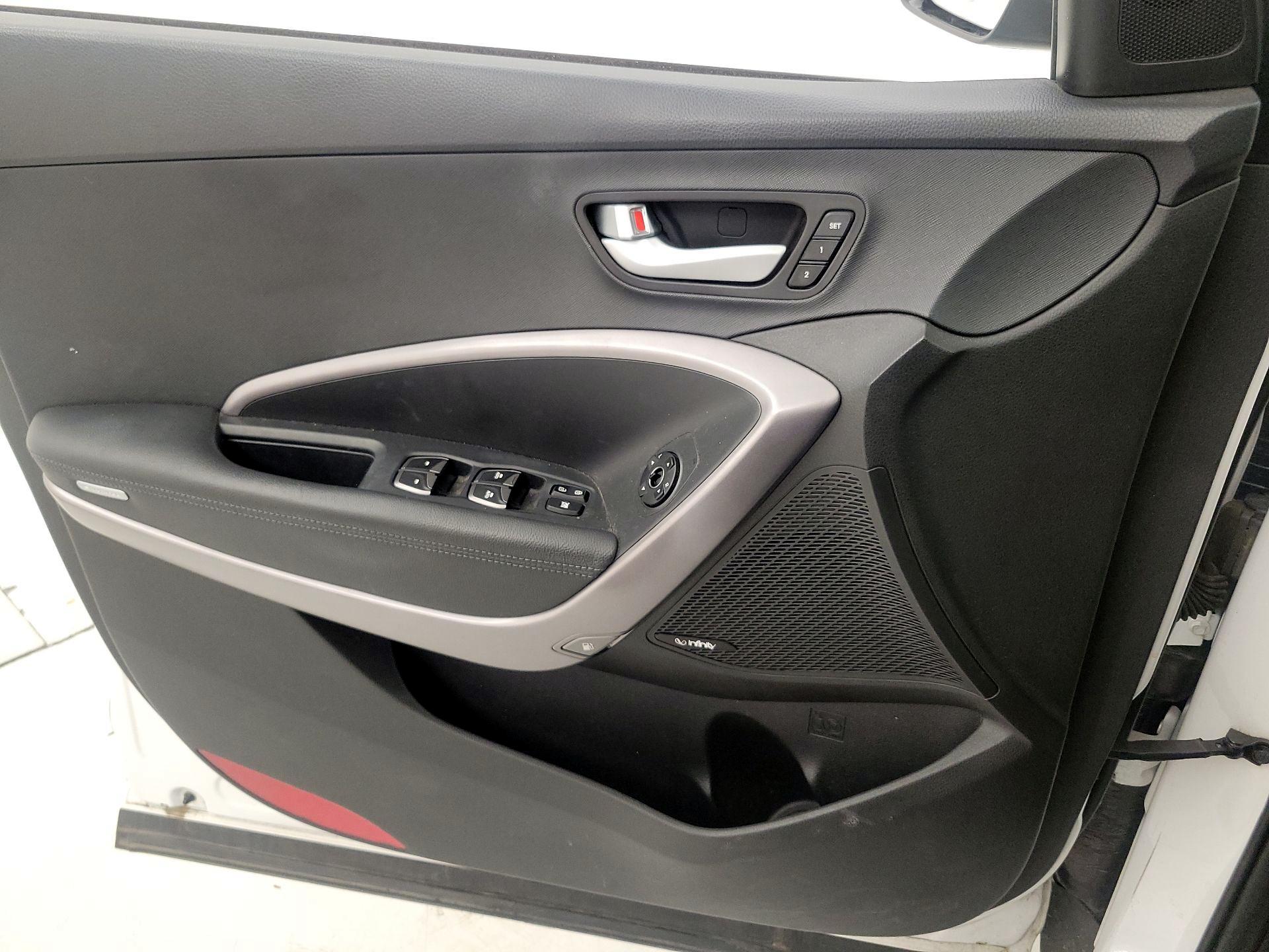 Thumbnail: 2015 Hyundai Santa Fe - 12