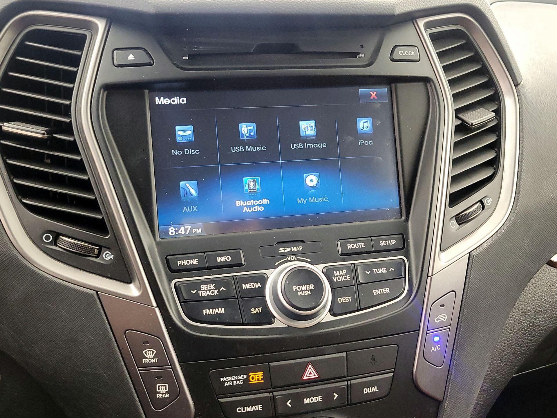 Thumbnail: 2015 Hyundai Santa Fe - 16