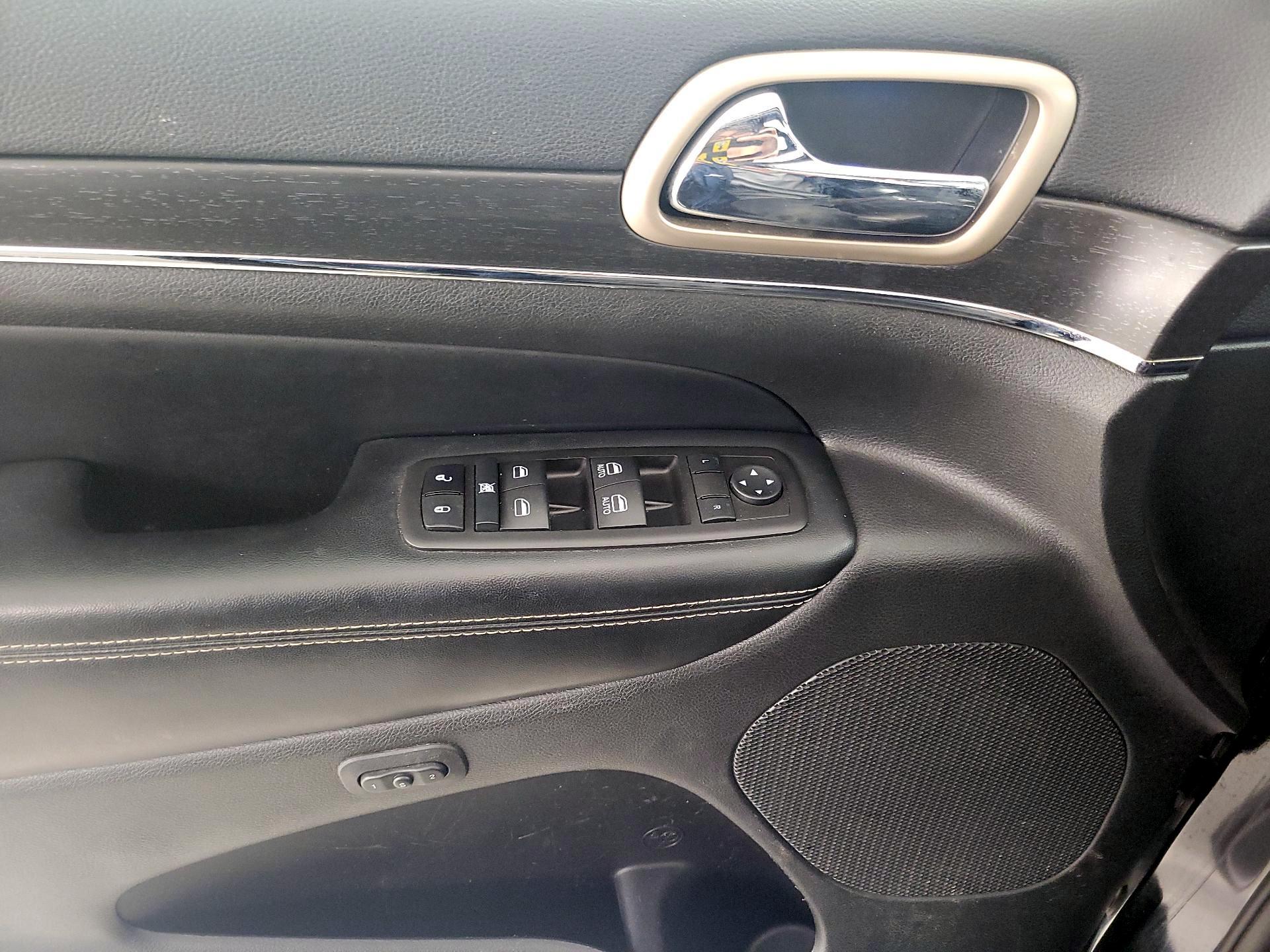 Thumbnail: 2017 Jeep Grand Cherokee - 12