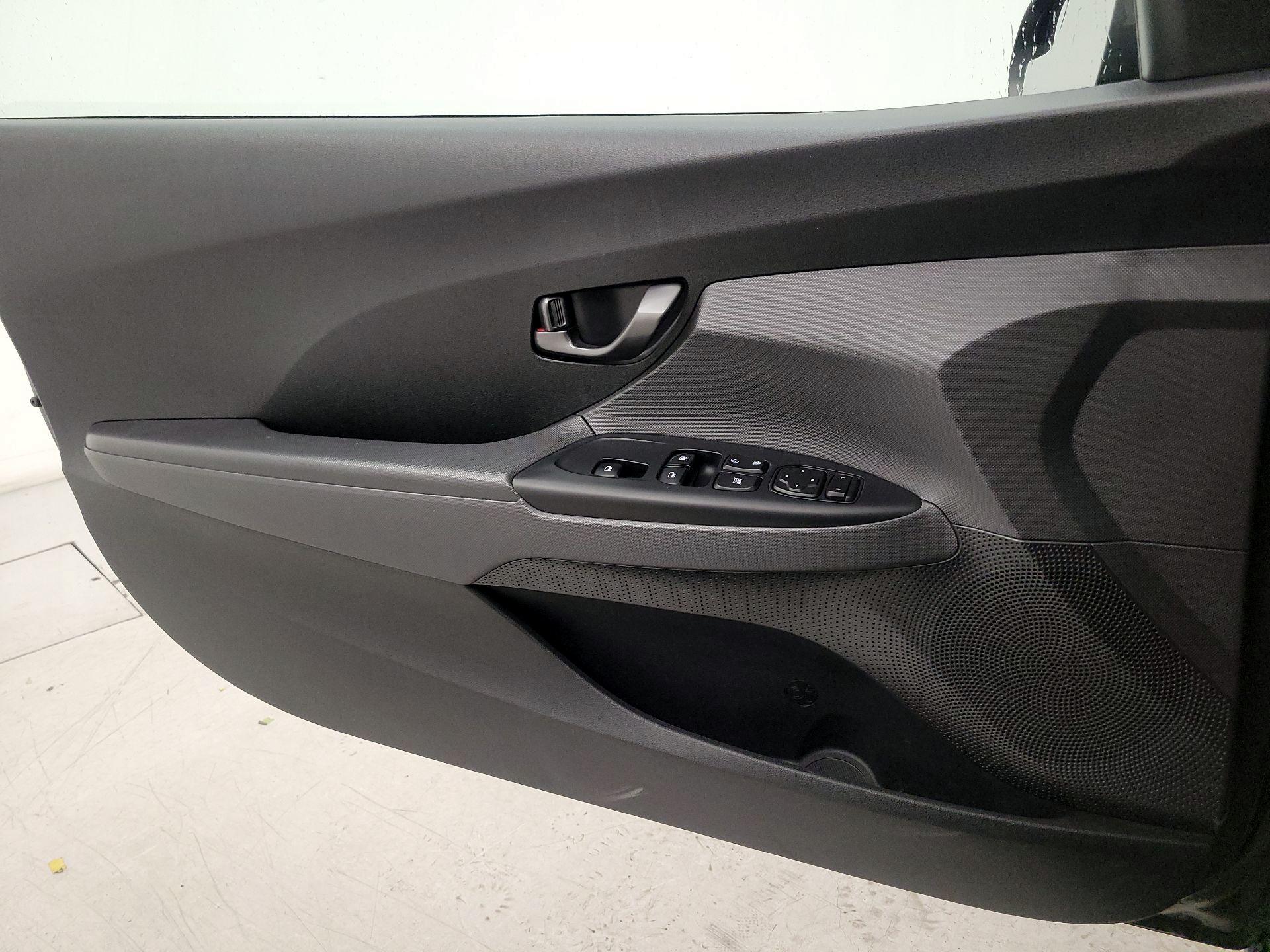Thumbnail: 2020 Hyundai Veloster - 12
