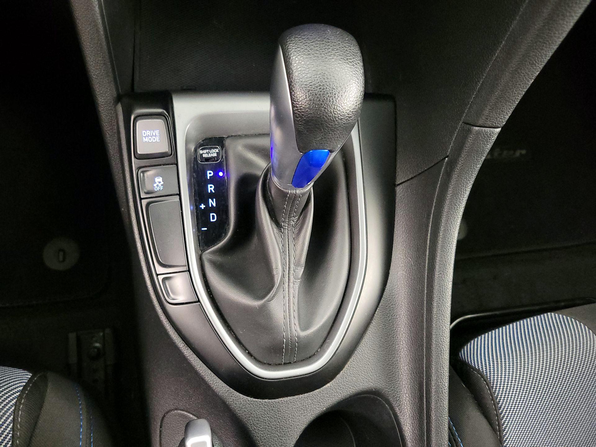 Thumbnail: 2020 Hyundai Veloster - 17