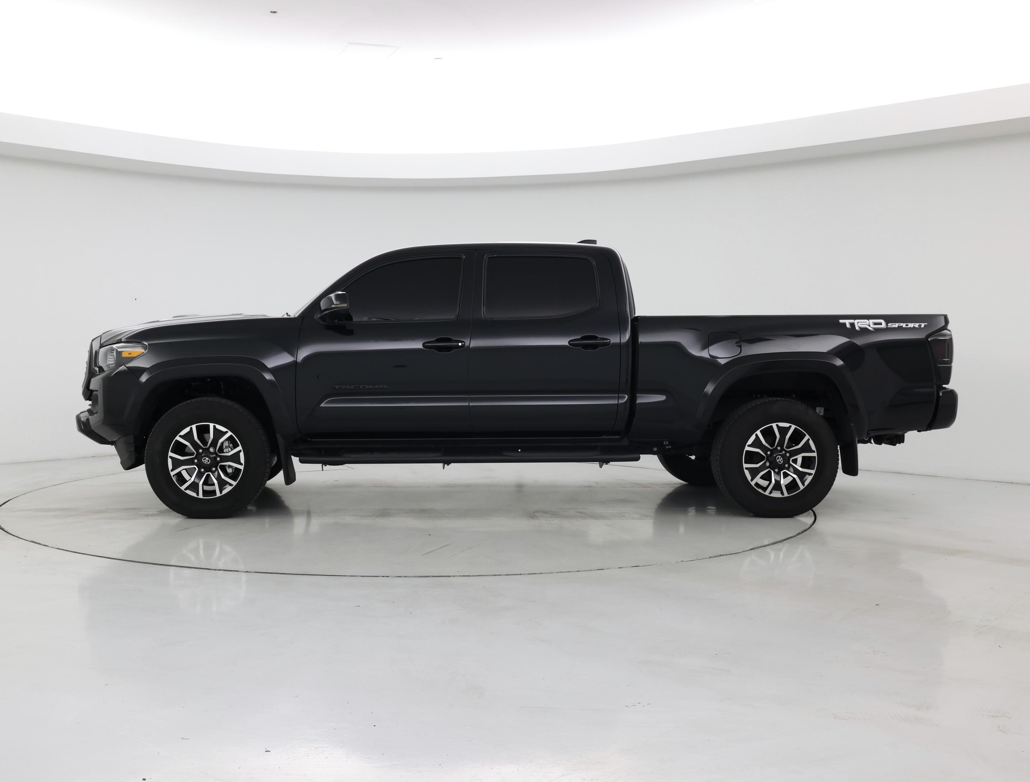Thumbnail: 2022 Toyota Tacoma - 3