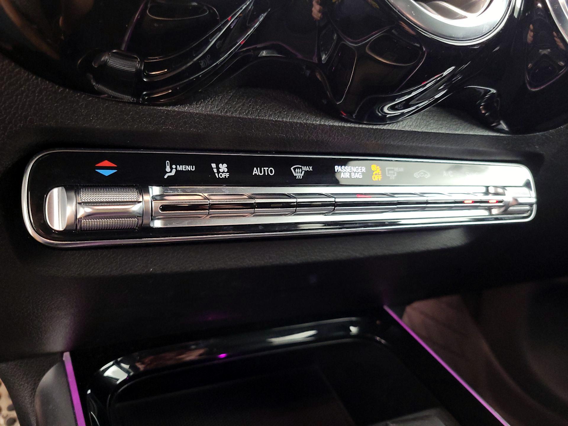 Thumbnail: 2020 Mercedes-Benz GLB - 16