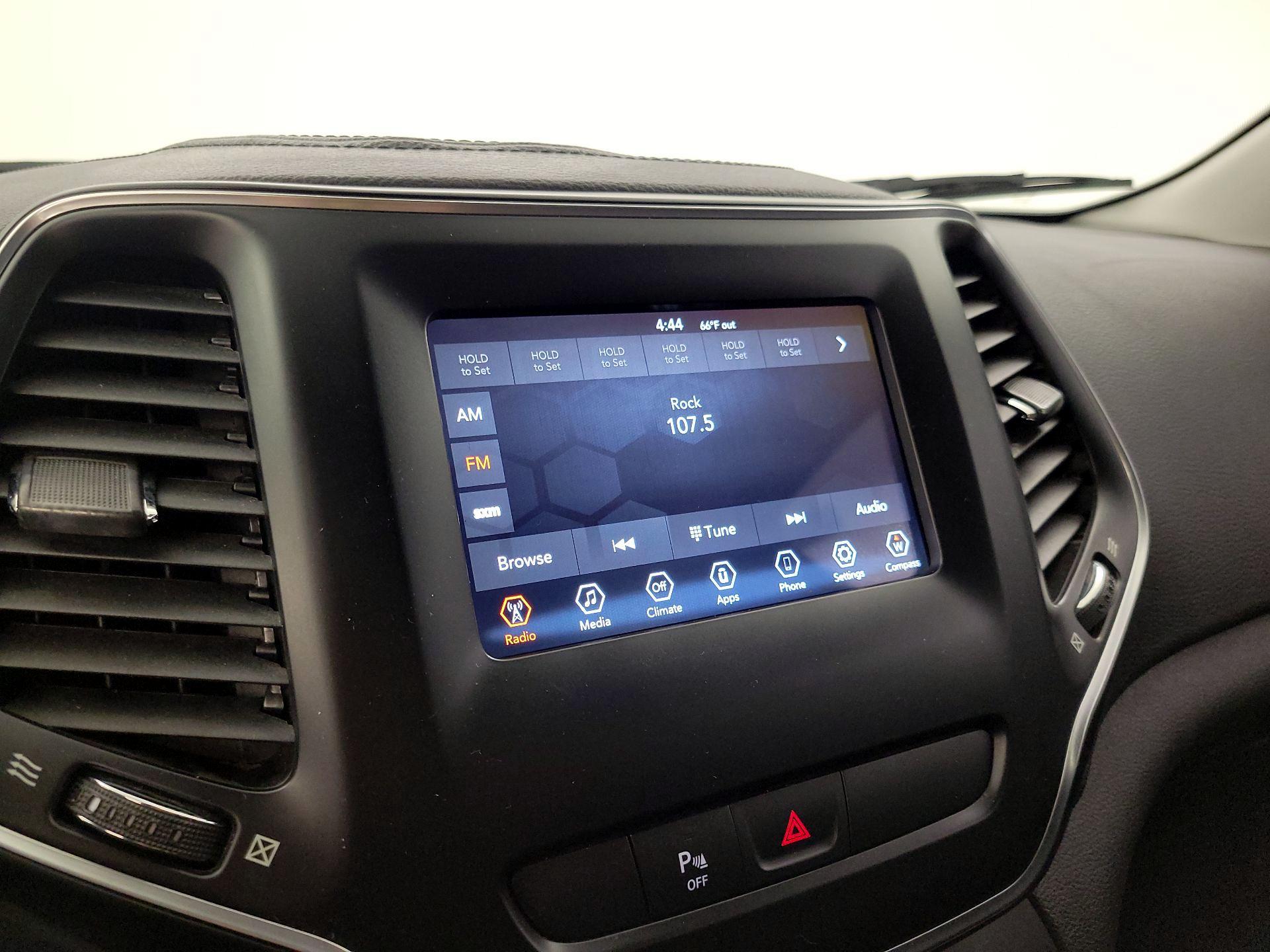 Thumbnail: 2019 Jeep Cherokee - 15