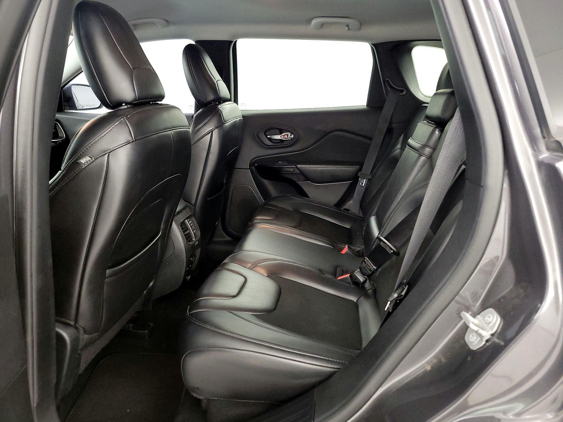 Thumbnail: 2019 Jeep Cherokee - 19