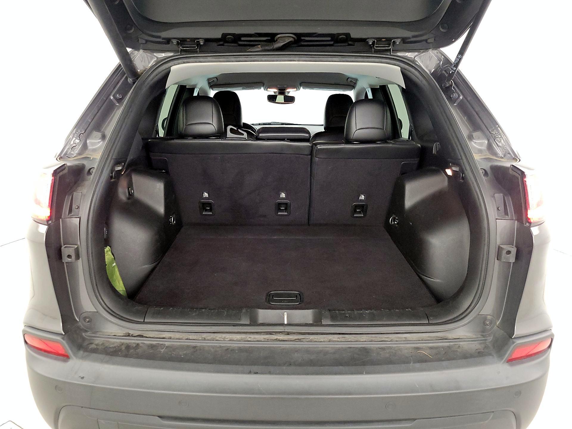 Thumbnail: 2019 Jeep Cherokee - 20