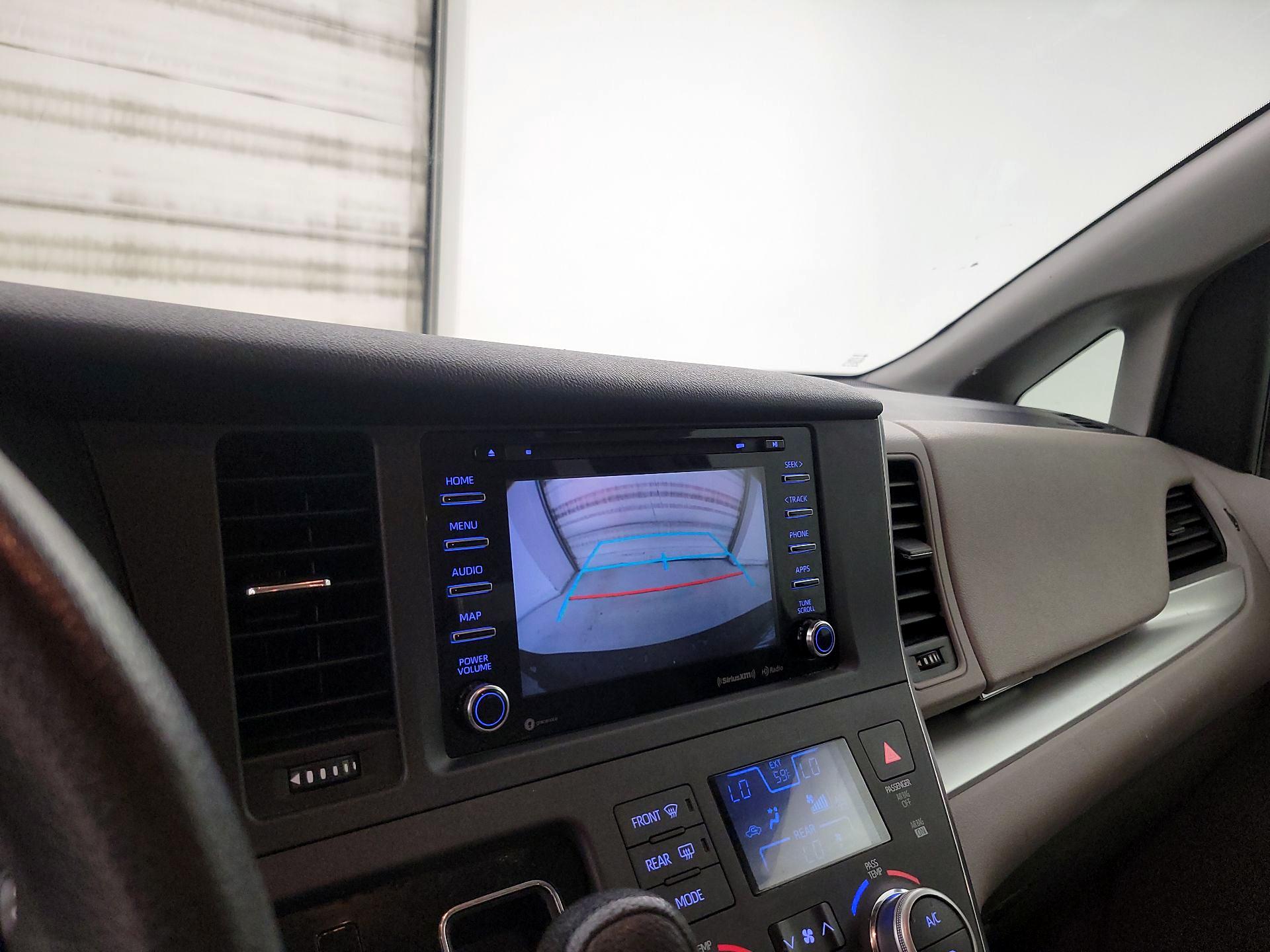 Thumbnail: 2019 Toyota Sienna - 14