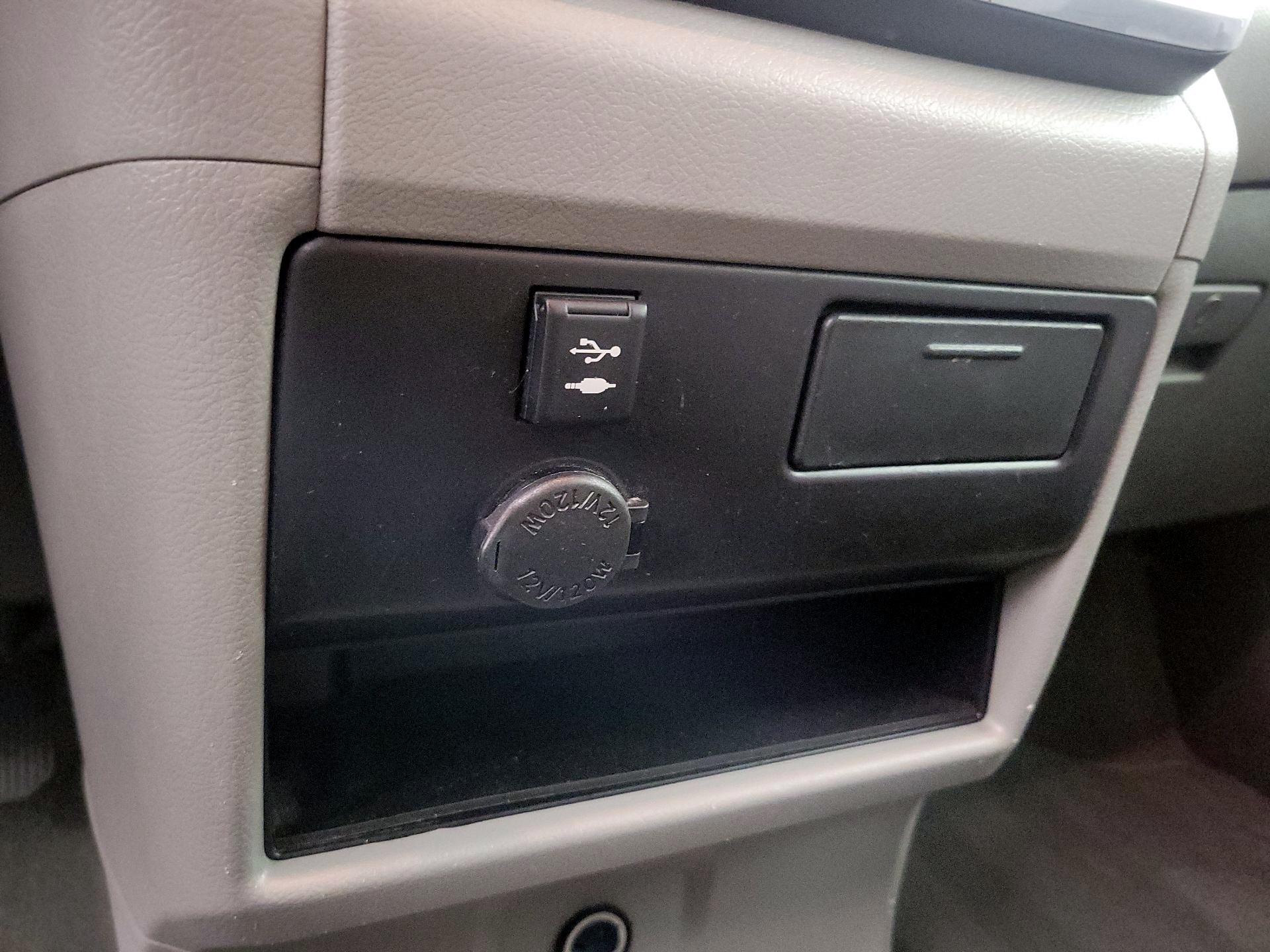 Thumbnail: 2019 Toyota Sienna - 18