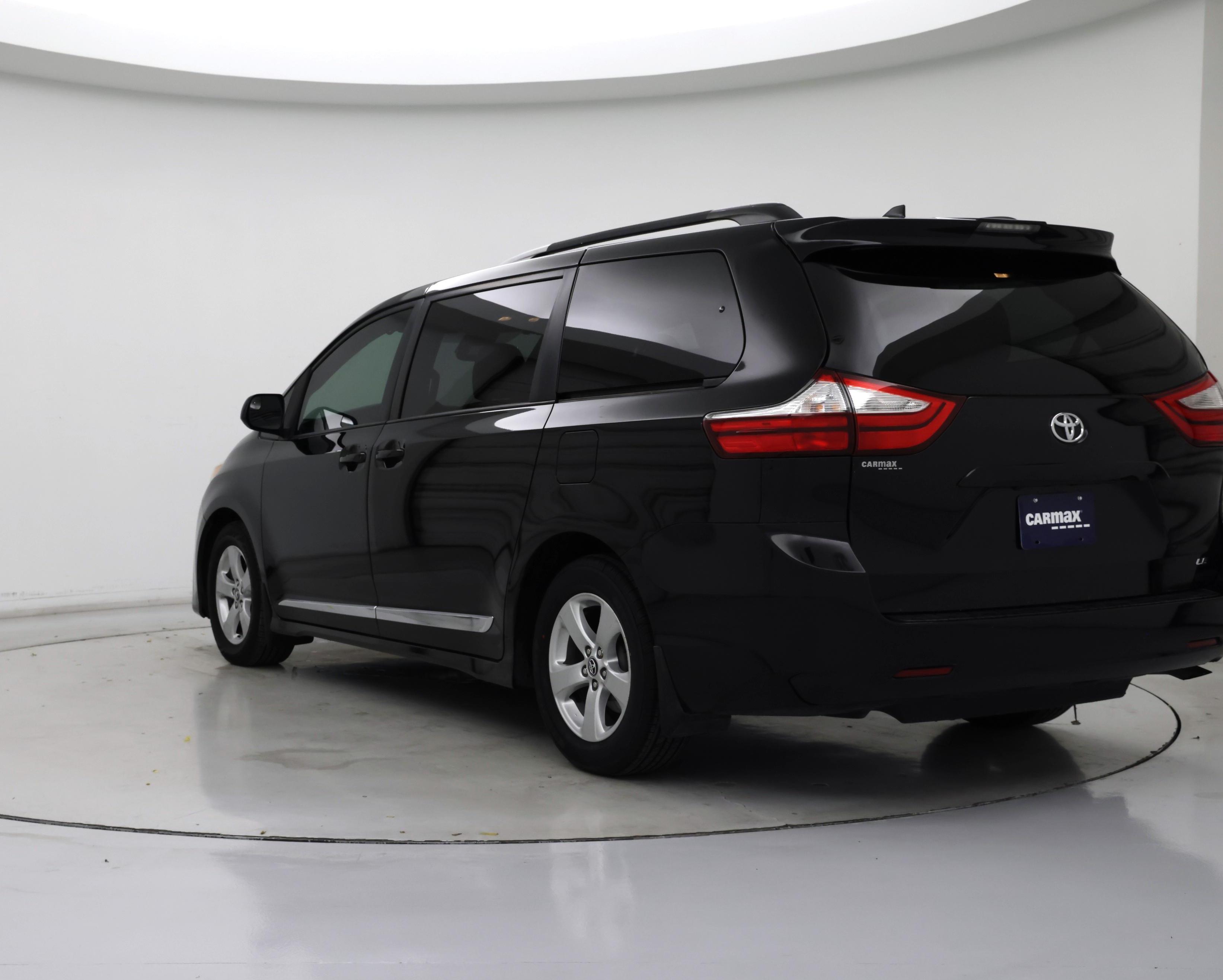 Thumbnail: 2019 Toyota Sienna - 2