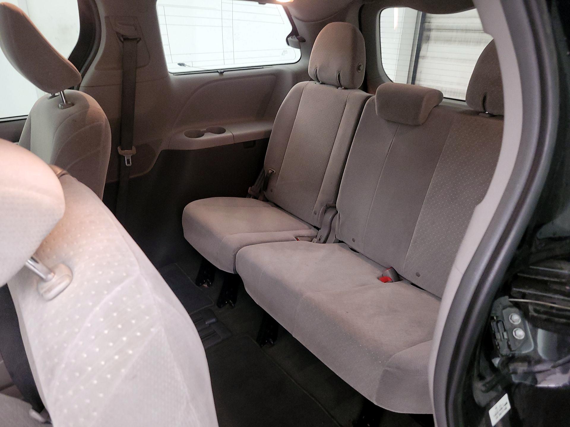 Thumbnail: 2019 Toyota Sienna - 20