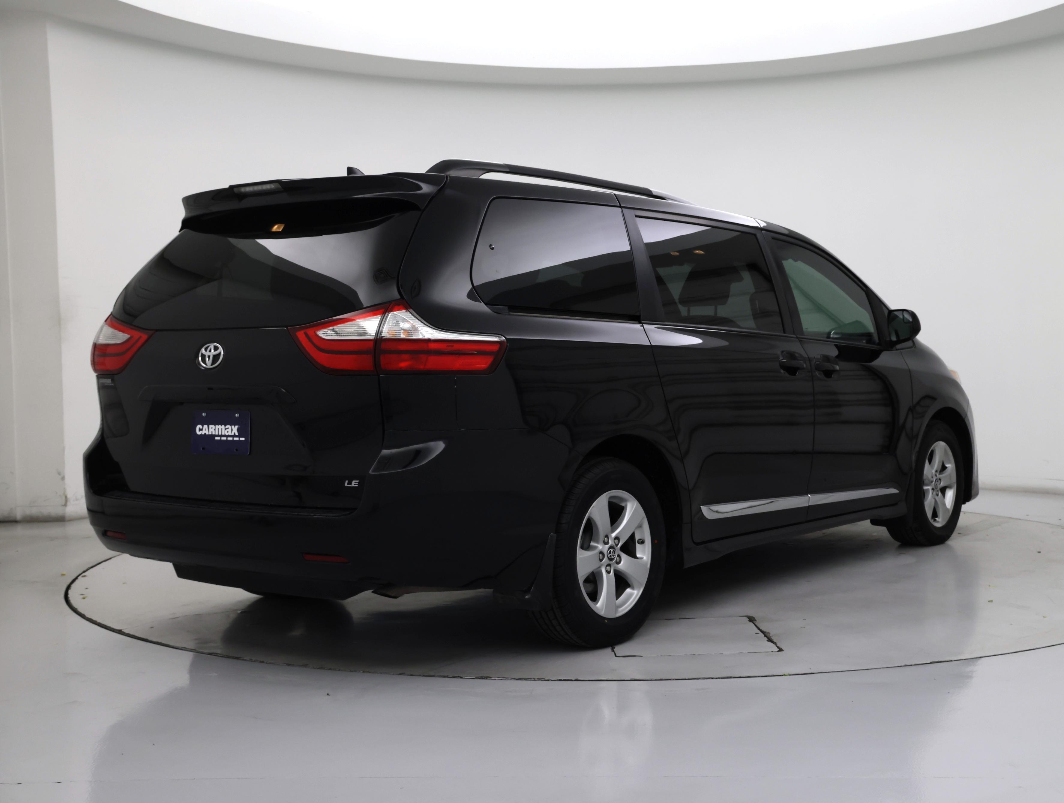 Thumbnail: 2019 Toyota Sienna - 8