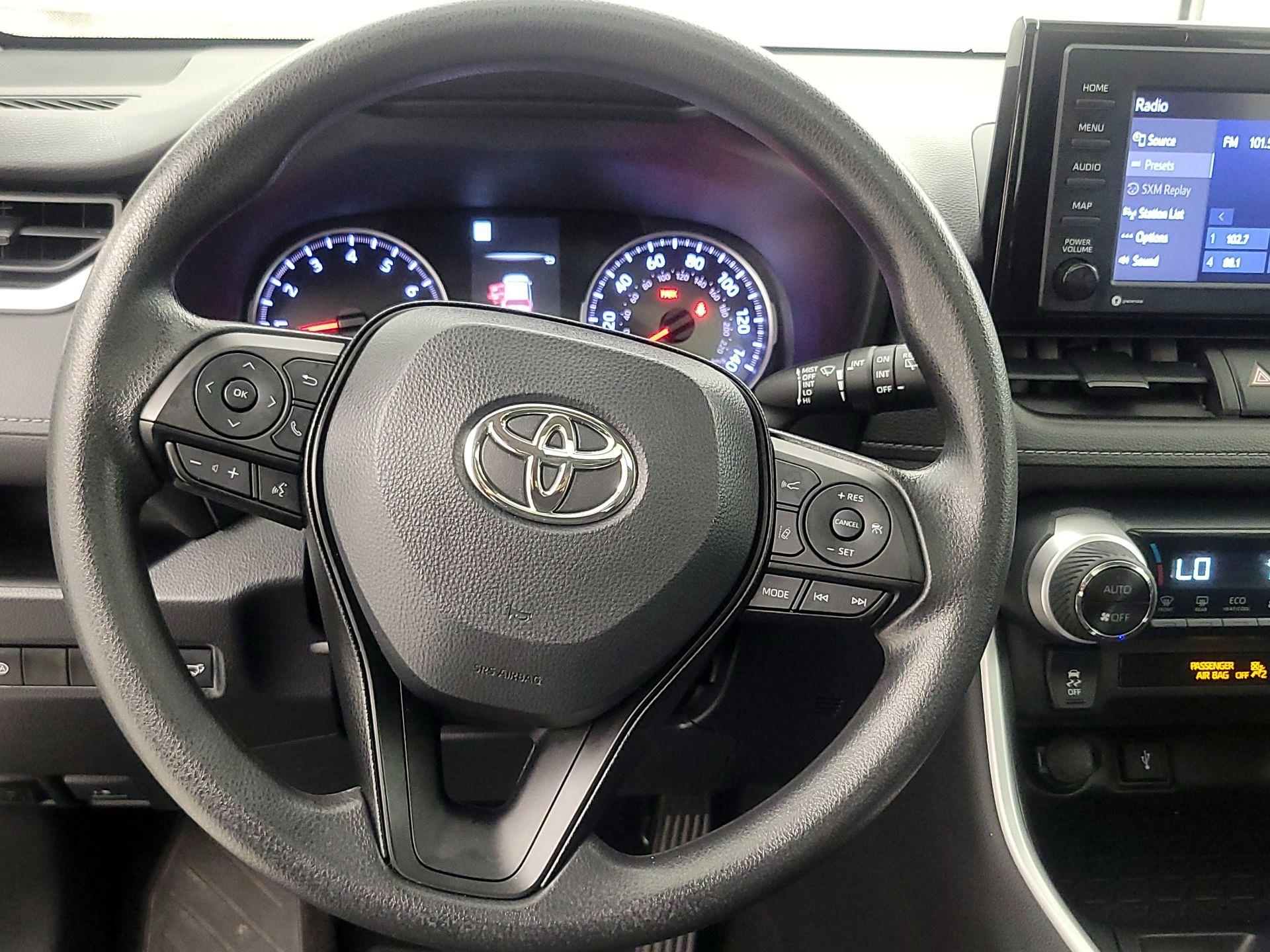 Thumbnail: 2022 Toyota RAV4 - 10