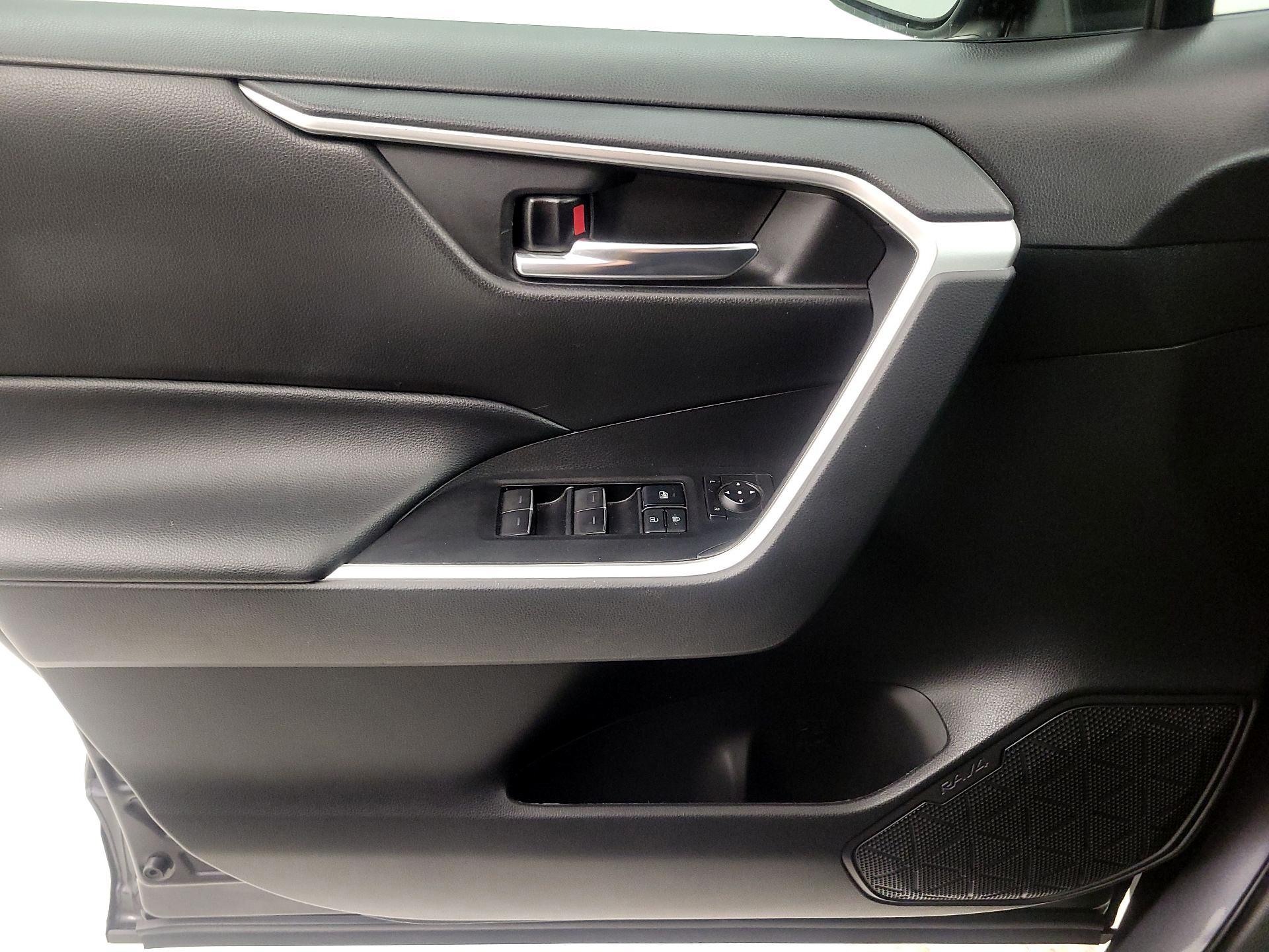 Thumbnail: 2022 Toyota RAV4 - 12